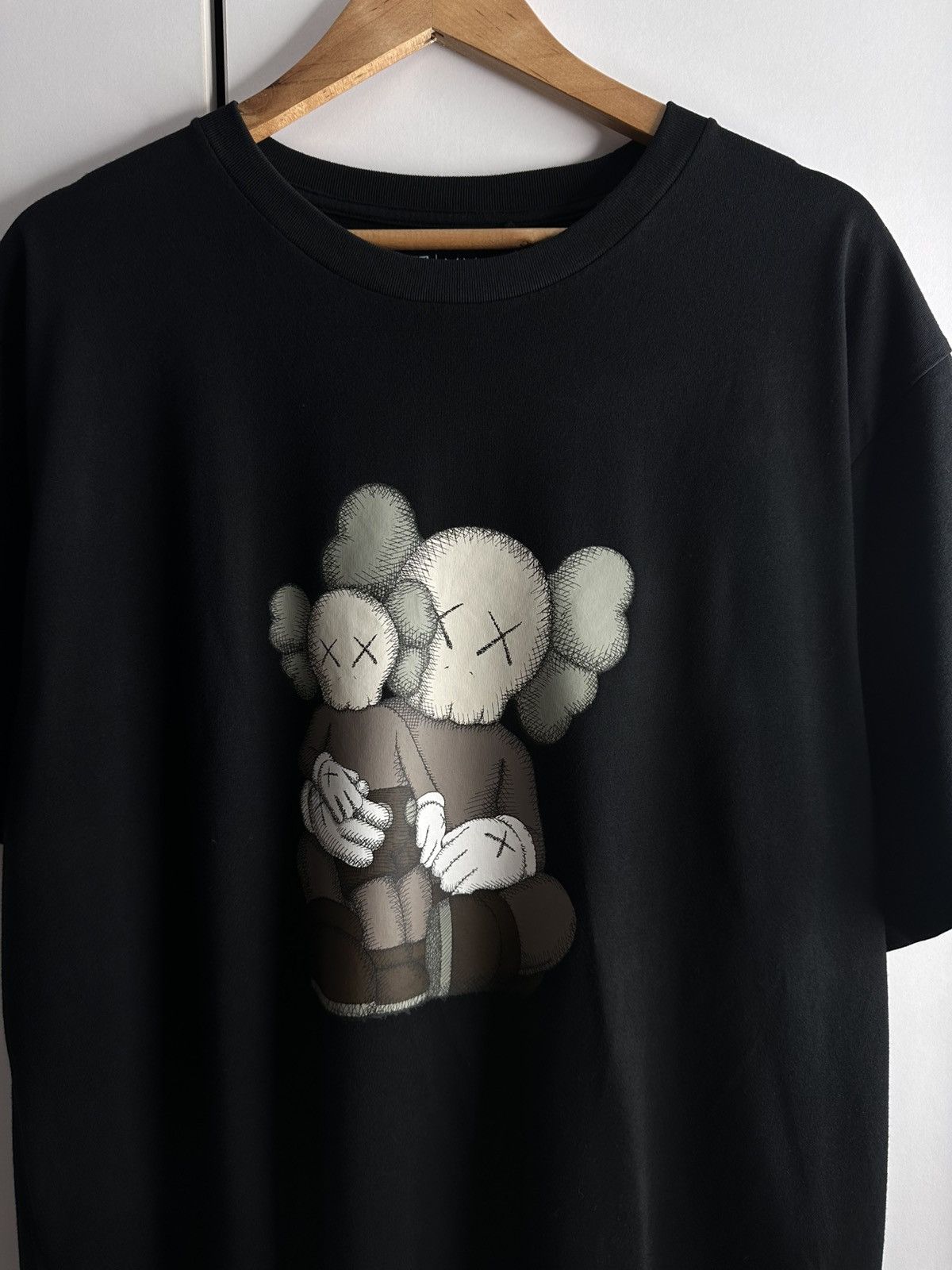 Kaws Uniqlo Kaws Japan style T-shirt Size US XL / EU 56 / 4 - 2 Thumbnail