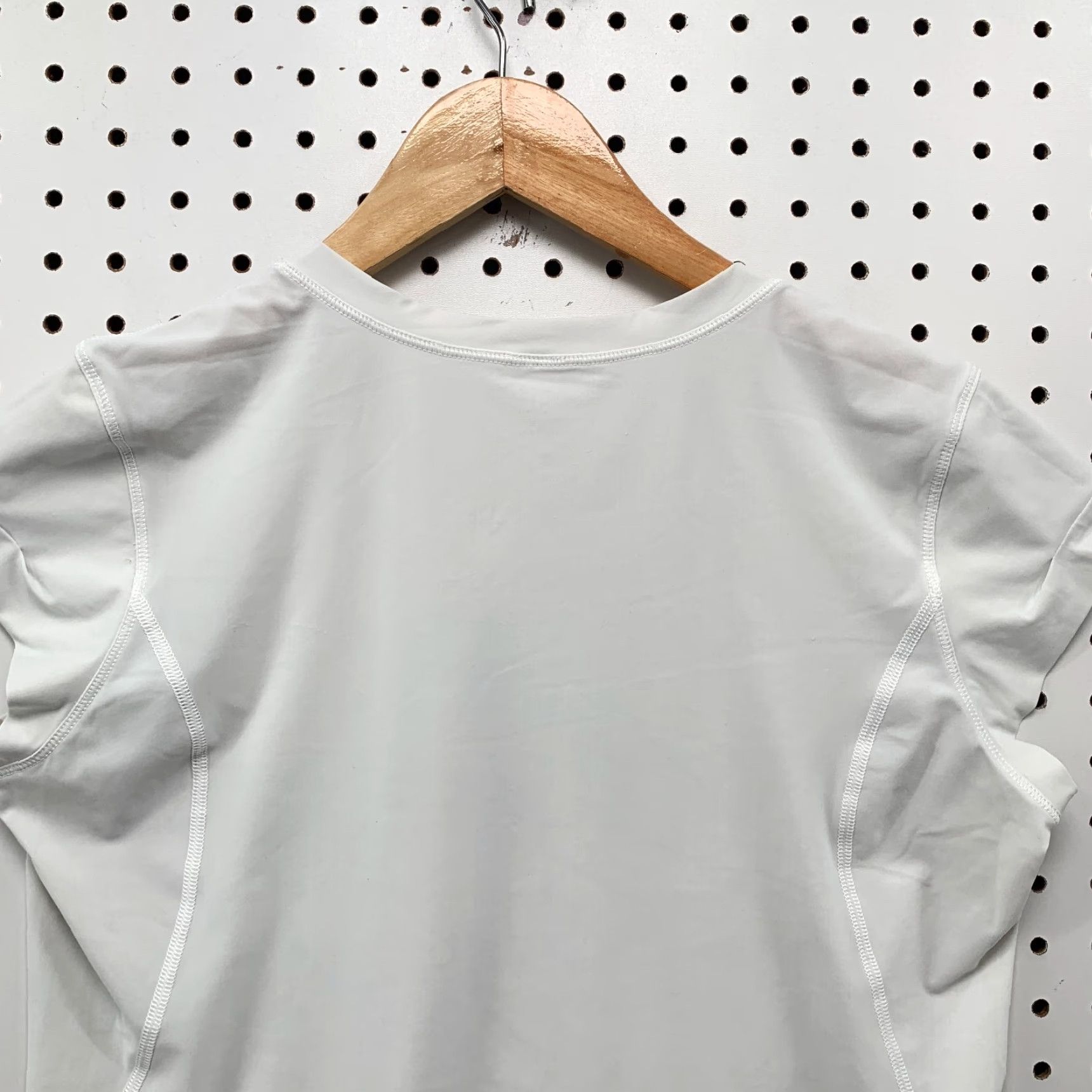Lululemon VINTAGE Lululemon White Athletic Tank Shirt Sleeveless Womens Size 6 Tank Activewear Womens White 6 Size M / US 6-8 / IT 42-44 - 7 Thumbnail