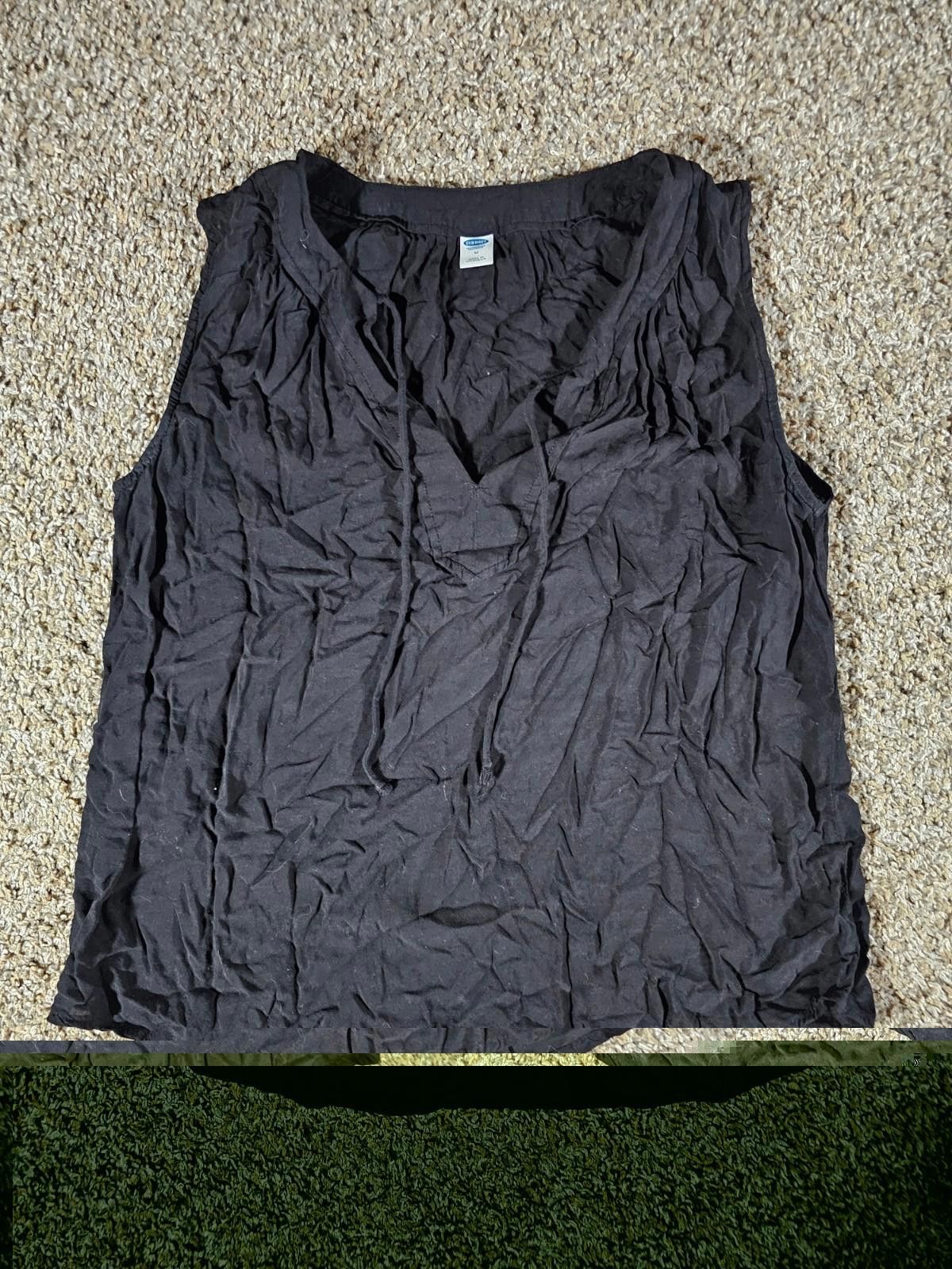 Old Navy Old Navy Womens M Black Vneck Top Size M / US 6-8 / IT 42-44 - 1 Thumbnail