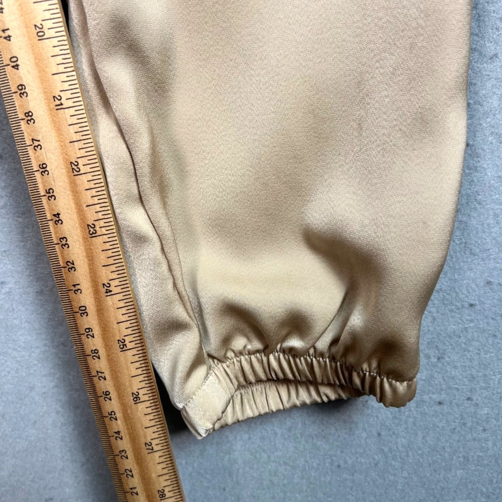 Uniqlo Uniqlo Womens Beige Elastic Waist Tapered Pajama Pants XS; Pajama Pants; Women; XS; Beige; Drawstring; Polyester; Solid; Regular; Brand: Uniqlo Size 26" / US 2 / IT 38 - 6 Thumbnail