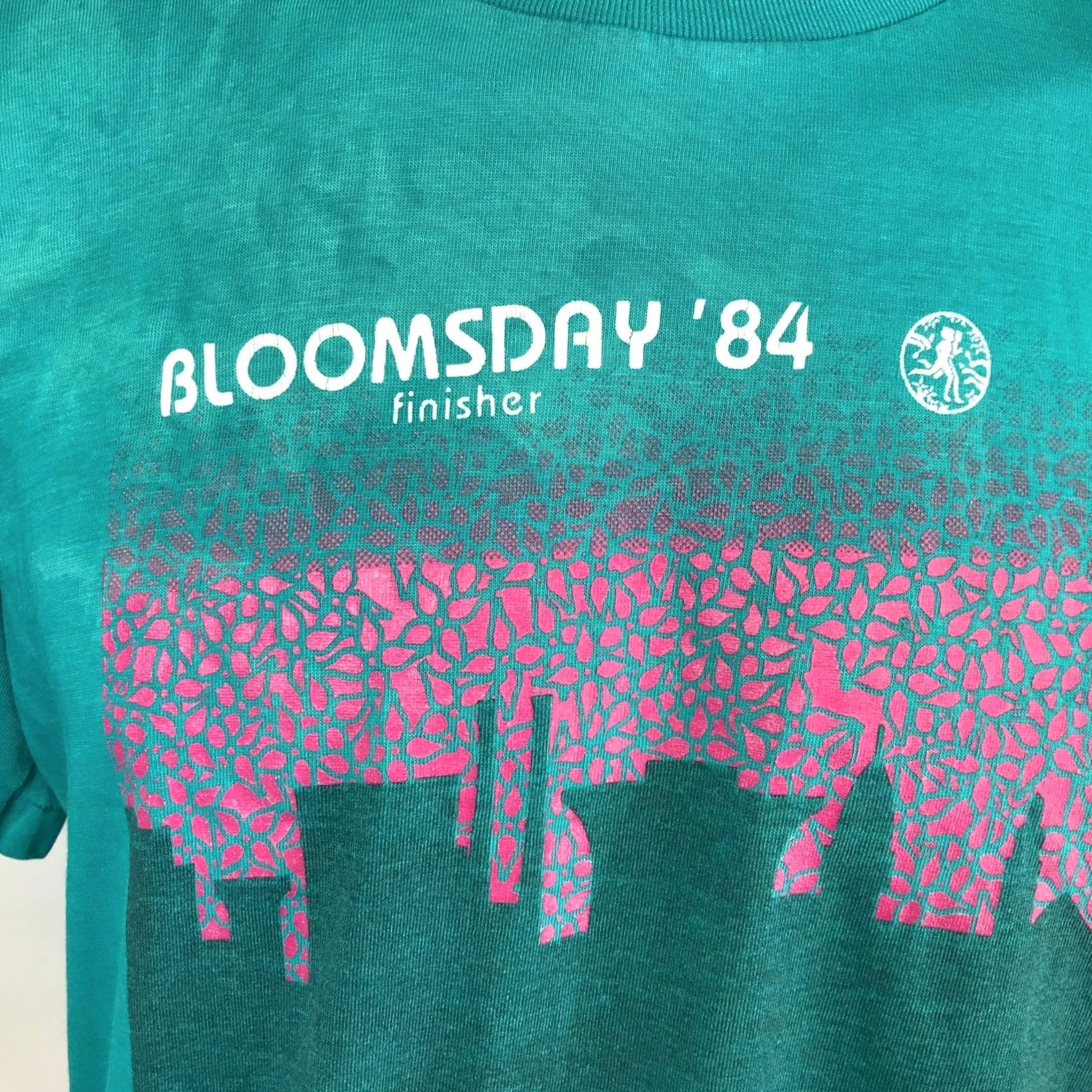 Nike VINTAGE Nike Bloomsday 84 Finisher T-Shirt Mens Teal Pink Single Stitch 80s Tee Size US L / EU 52-54 / 3 - 4 Thumbnail