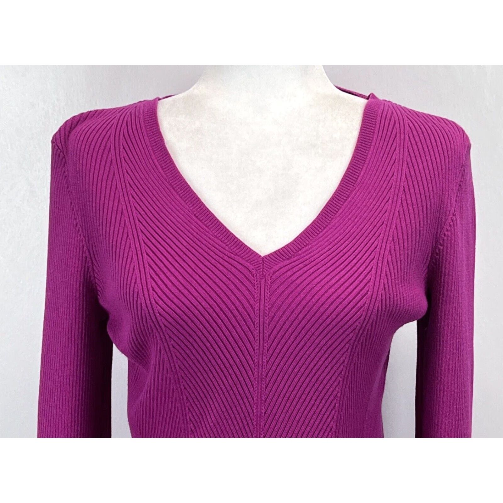 Ralph Lauren LAUREN RALPH LAUREN Fuchsia Ribbed Sweater Large Womens V-Neck Long Sleeve Pullover Stretch Fitted Size L / US 10 / IT 46 - 5 Thumbnail