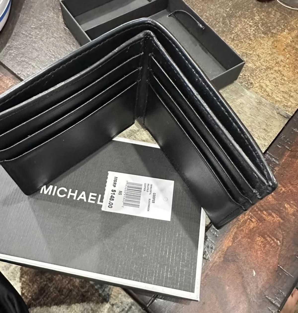 Michael Kors Brand New Michael Kors Wallet ! Originally $148 Size ONE SIZE - 4 Thumbnail
