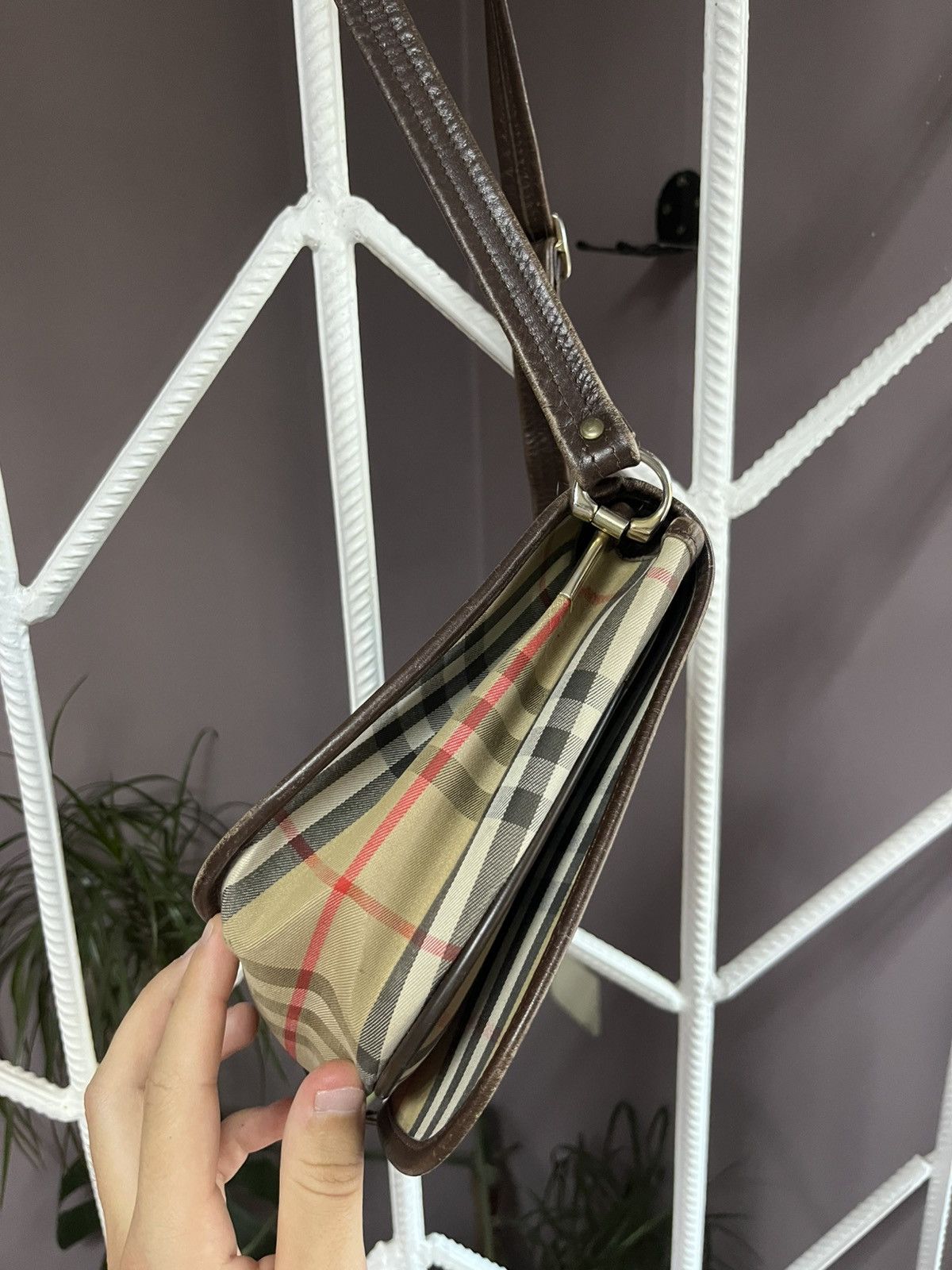 Burberry Vintage Burberry Leather Bag Made in England Size ONE SIZE - 6 Thumbnail