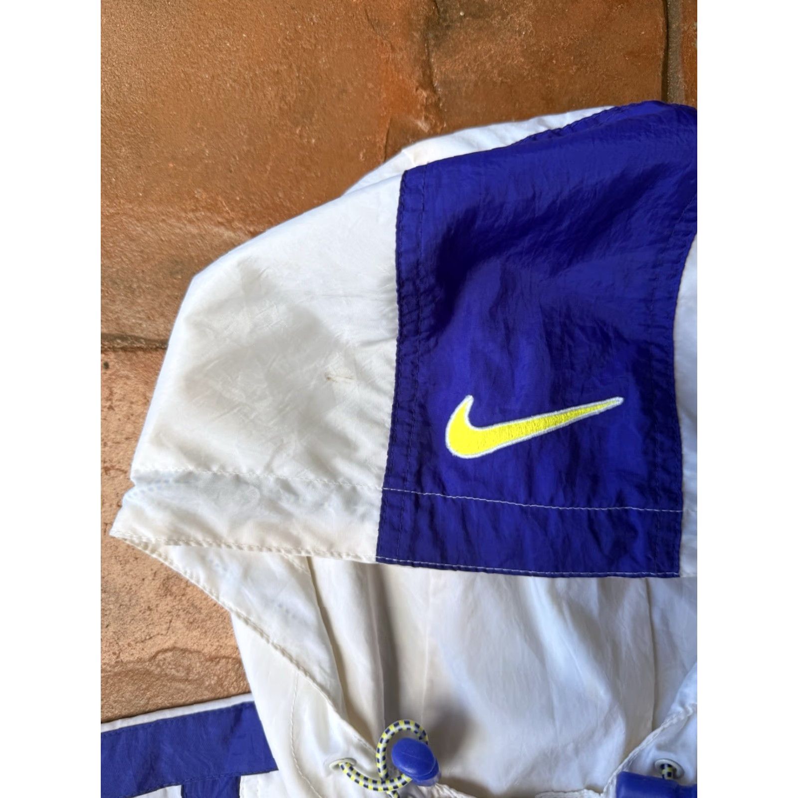Nike VINTAGE Nike Center Swoosh Windbreaker Jacket Medium Embroidered Nylon Black Size US M / EU 48-50 / 2 - 4 Thumbnail