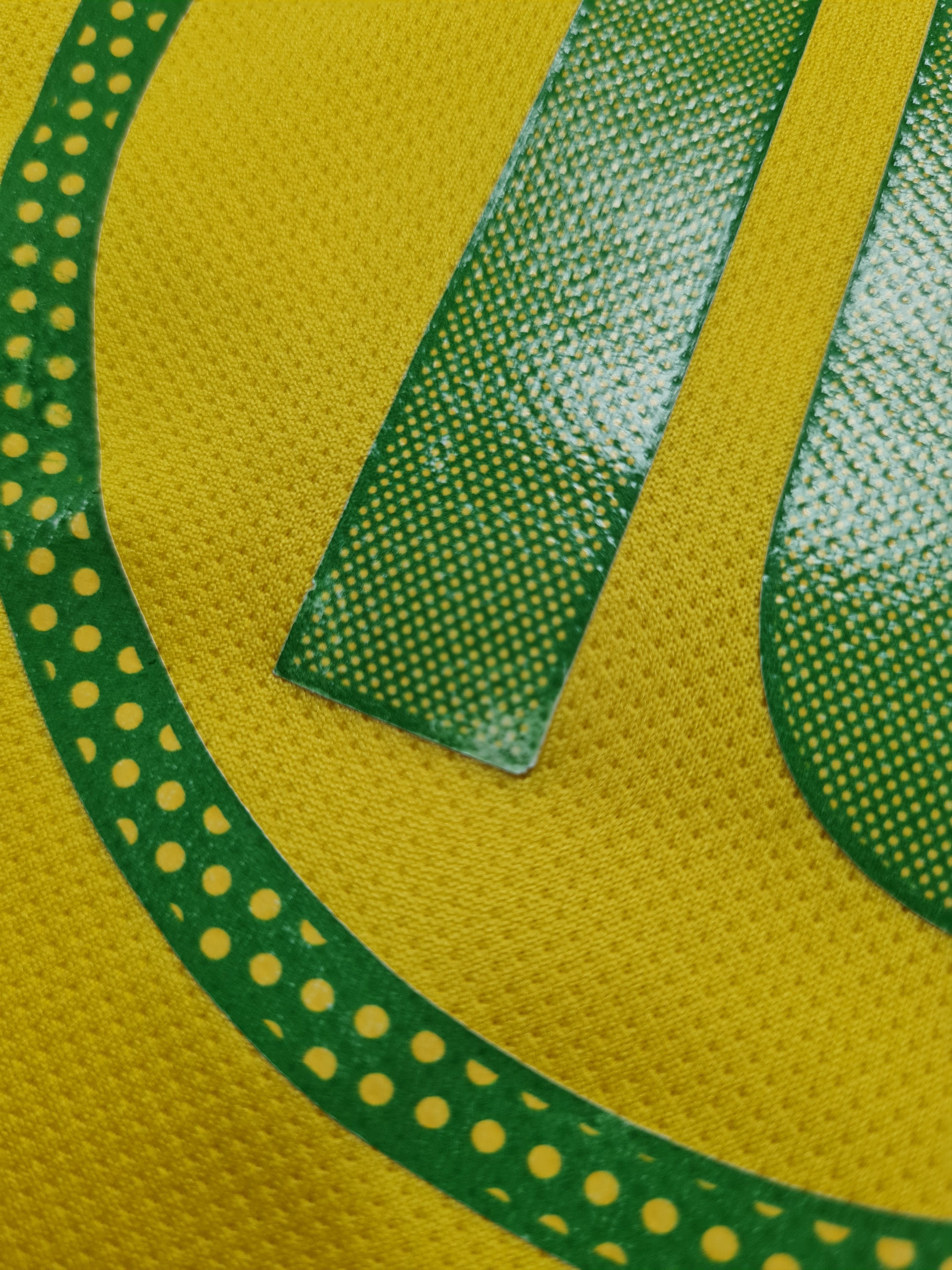 Nike NIKE Brazil 2004 #10 Ronaldinho Vintage Soccer Shirt Size US L / EU 52-54 / 3 - 15 Thumbnail