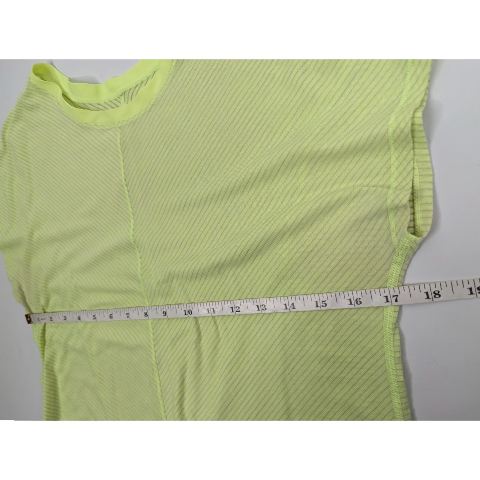 Lululemon Lululemon Women’s Shirt Activewear Short Sleeve Green Neon 17" Pit To Pit T-Shirt Top 2020-2029 Adults Womens Size XXL / US 16-18 / IT 52-54 - 6 Thumbnail