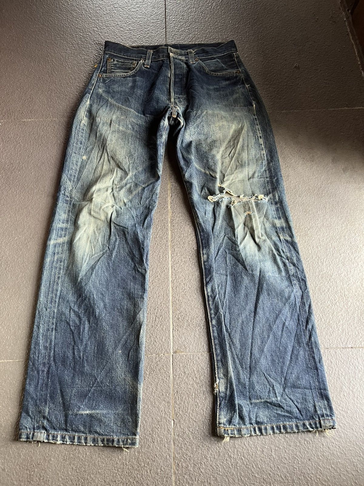 Levi's Vtg Big E 501 Levi’s Selvedge V-Stitch Distressed Late 90’s Size US 28 / EU 44 - 1 Thumbnail