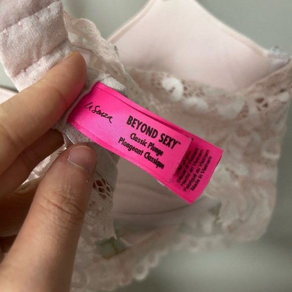 Other La Senza Beyond Sexy Classic Plunge Bra Size ONE SIZE - 4 Thumbnail
