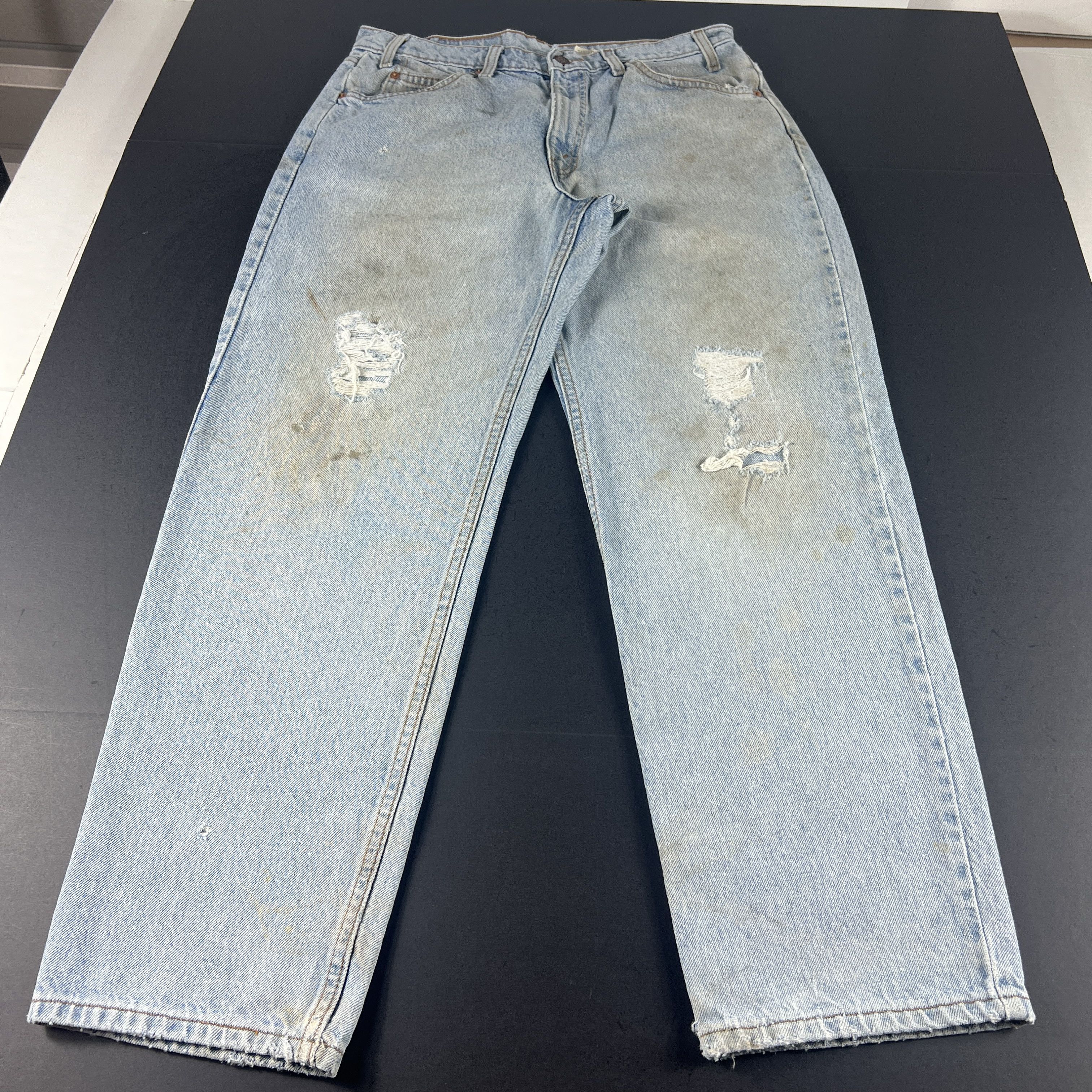 Levi's VTG Levi's Jeans 550 Relaxed Blue Thrashed Denim Orange Tab Size US 33 - 1 Thumbnail