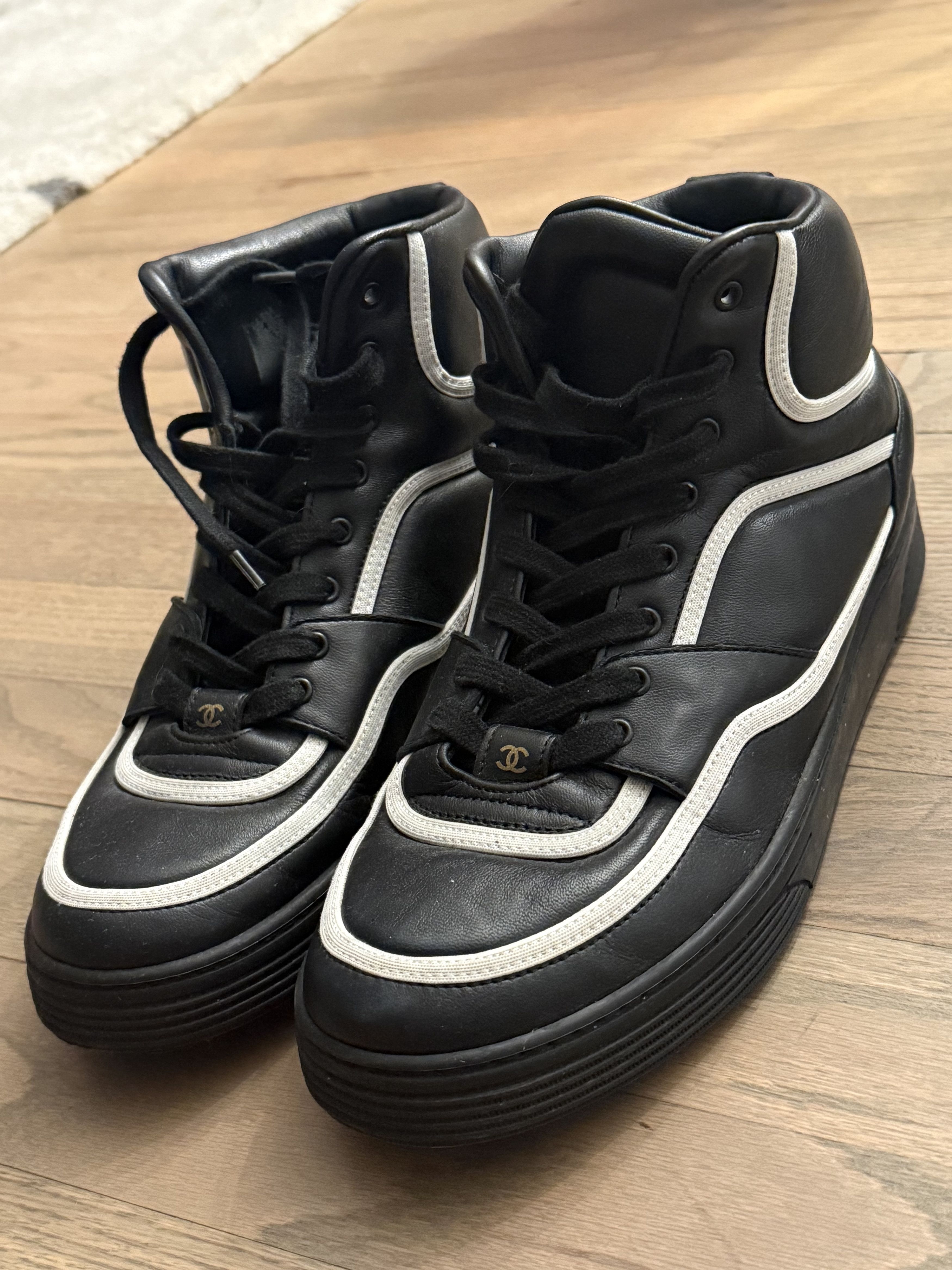 Chanel Chanel CHANEL Coco Mark High-top Sneakers in Black Size US 9.5 / IT 39.5 - 1 Thumbnail