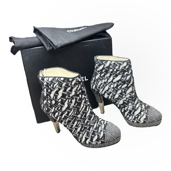 Chanel Chanel Tweed Zip Up Booties Black White CC Heels EU 39.5 US Size US 9.5 / IT 39.5 - 1 Thumbnail
