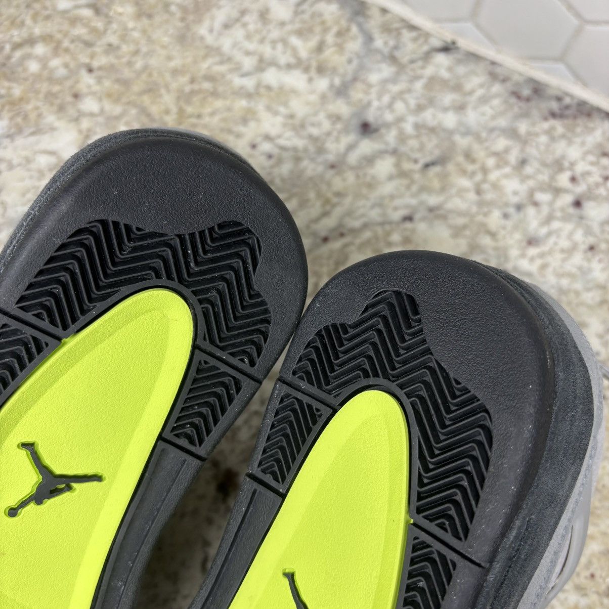 Jordan Brand Size 11 - Jordan 4 Retro SE Mid Neon 95 NEW WITH DEFECTS Size US 11 / EU 44 - 18 Thumbnail