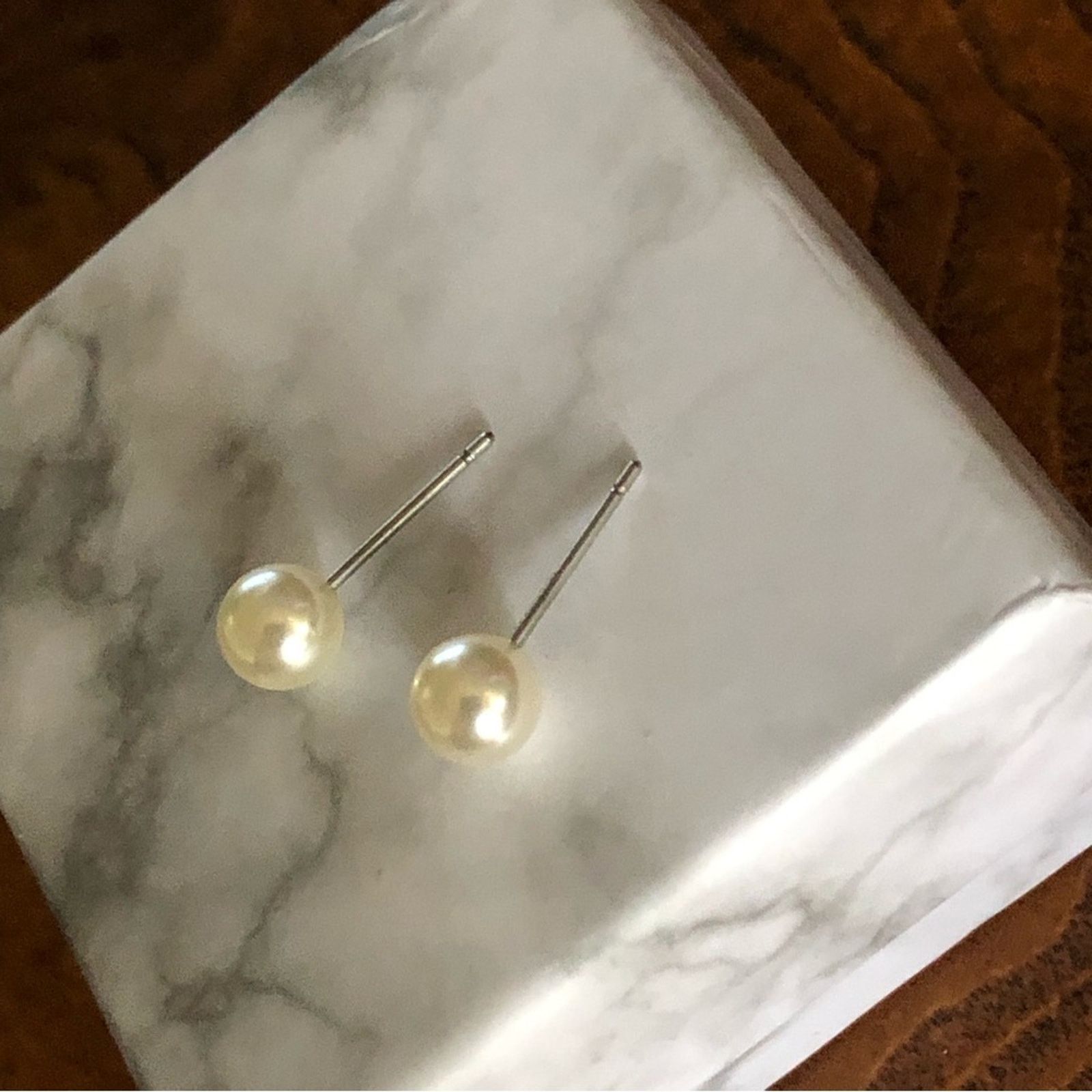 Jewelry Elegant 6mm classic white glass pearl post earrings Size ONE SIZE - 4 Thumbnail