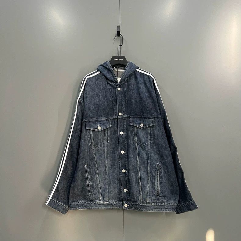 Balenciaga Balenciaga Washing to make old hooded denim jacket Size US L / EU 52-54 / 3 - 1 Thumbnail