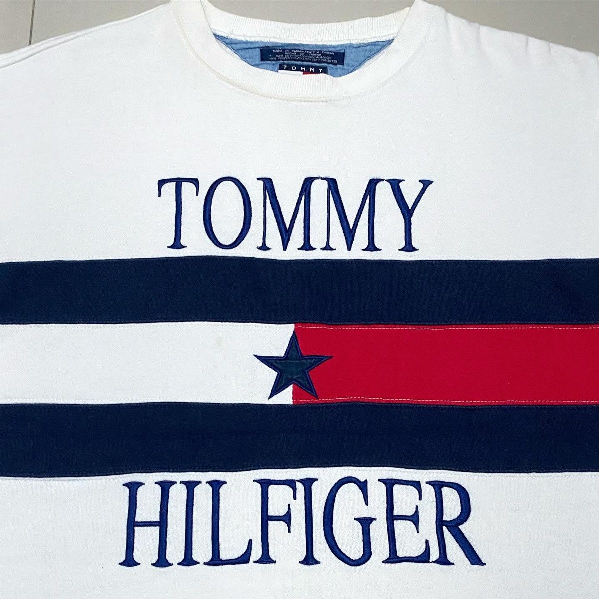 Tommy Hilfiger × Vintage Vintage Tommy Hilfiger Big Flag Sweatshirt Size US L / EU 52-54 / 3 - 3 Thumbnail