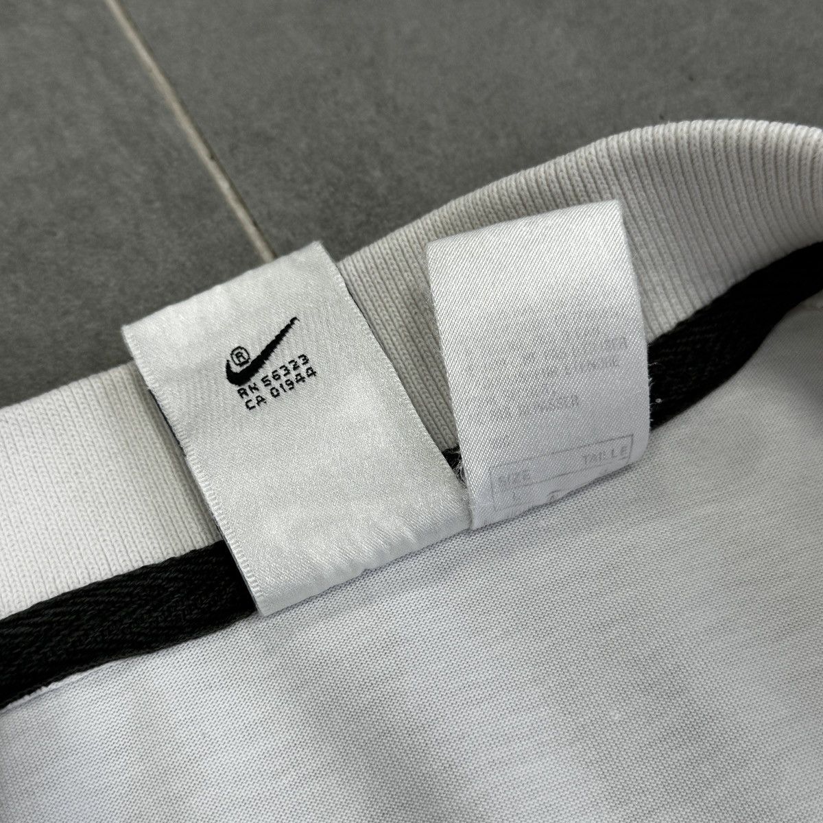 Nike Vintage Nike Challenge Court Agassi Tennis Rare Polo Shirt Size US L / EU 52-54 / 3 - 16 Thumbnail
