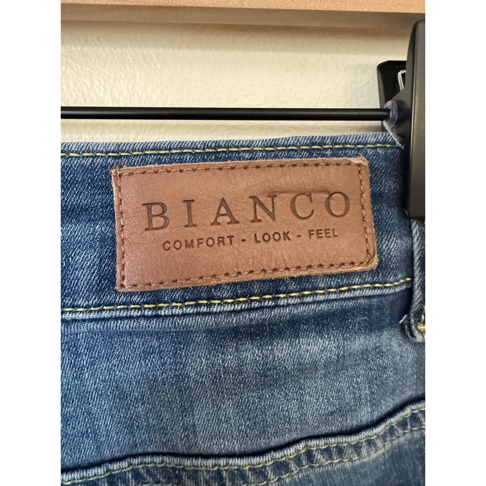 Other Bianco Lian Bootcut Jeans Womens 27 Raw Hem Mid Rise Denim Size 27" / US 4 / IT 40 - 3 Thumbnail