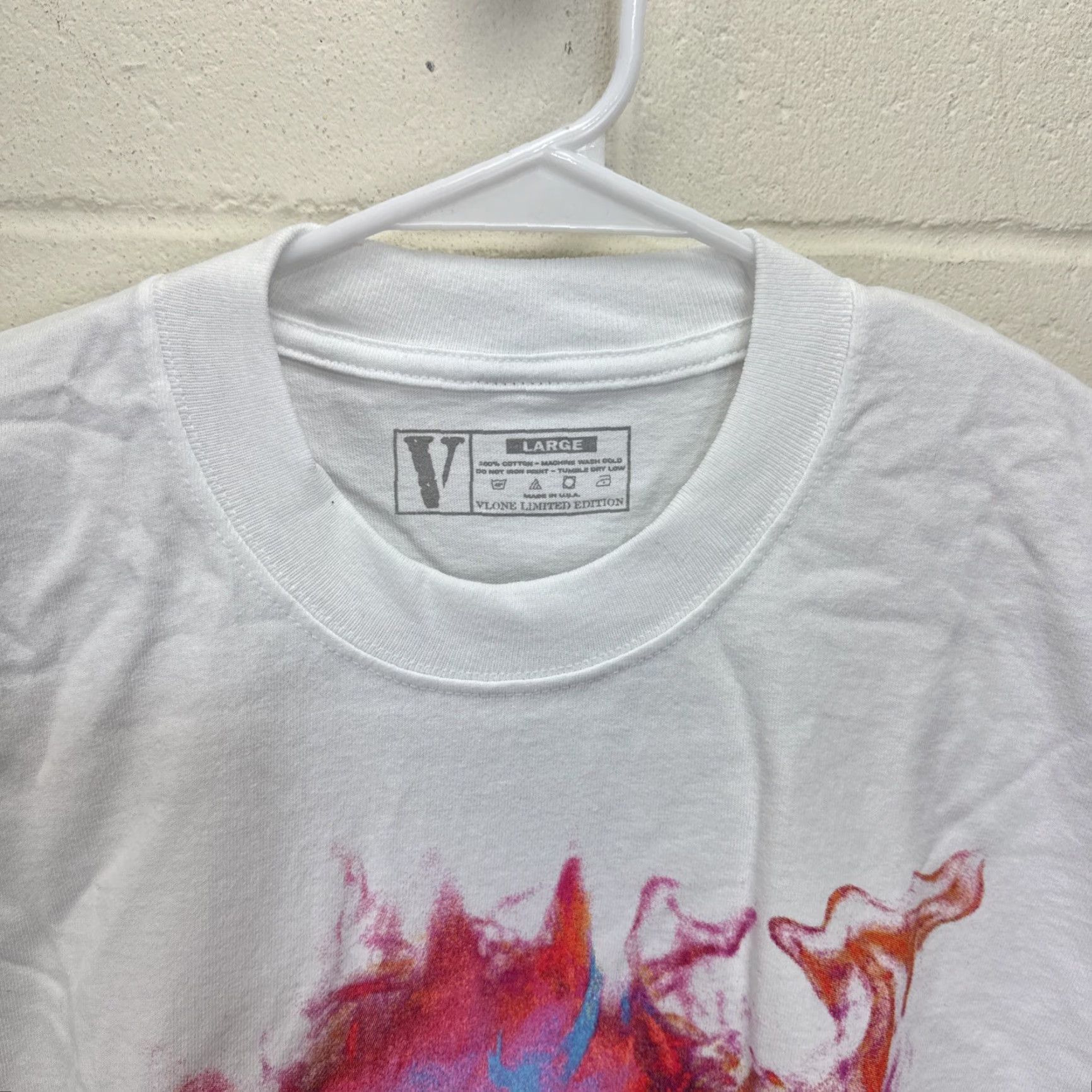 VLONE T-Shirt WHITE Blue Red Flame Skull Limited Edition L Unisex Adults Crew Neck Short Sleeve Graphic Print Cotton Regular Fit Vintage? No.