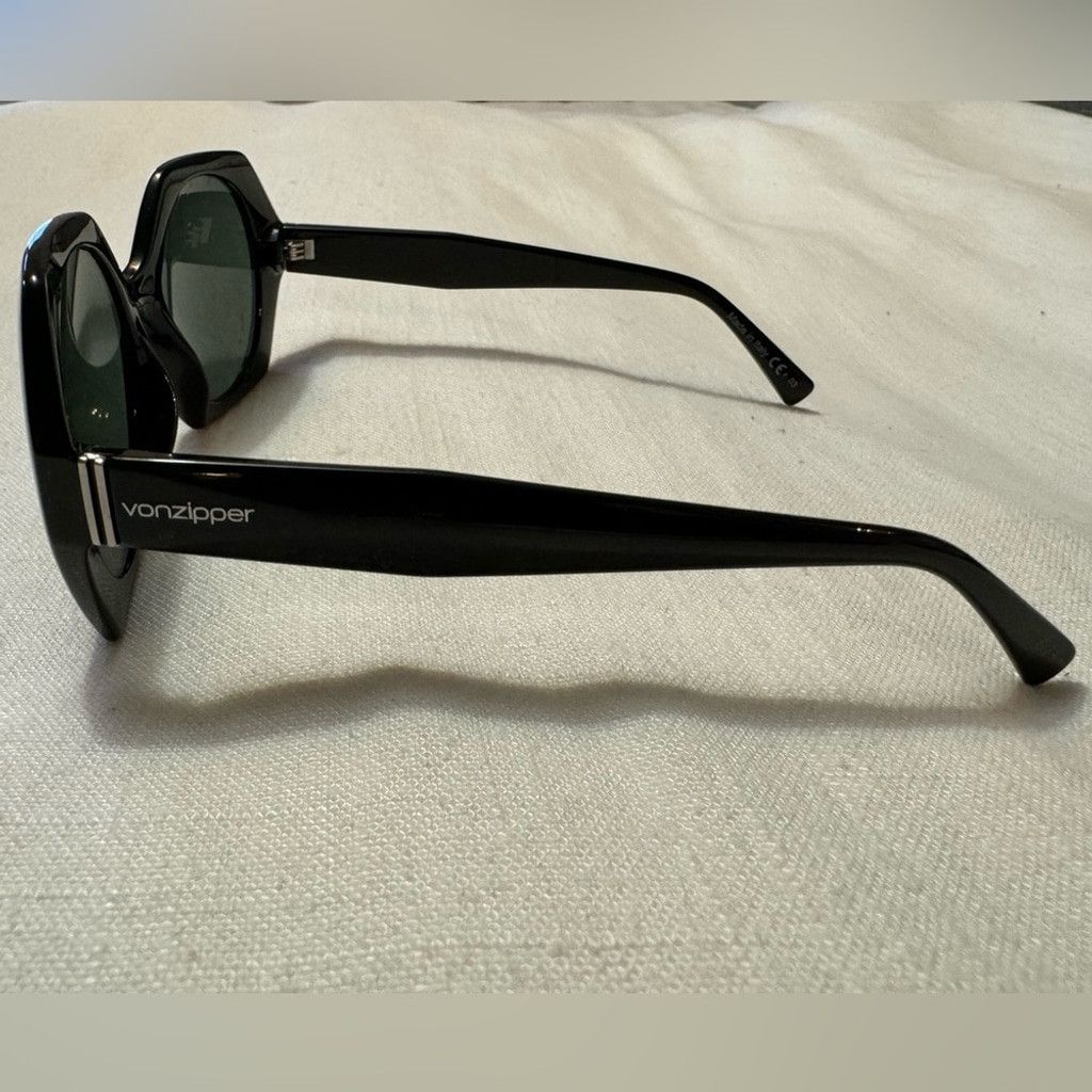 VonZipper VonZipper | Women’s Buelah Round Sunglasses | Black on Black Size ONE SIZE - 5 Thumbnail