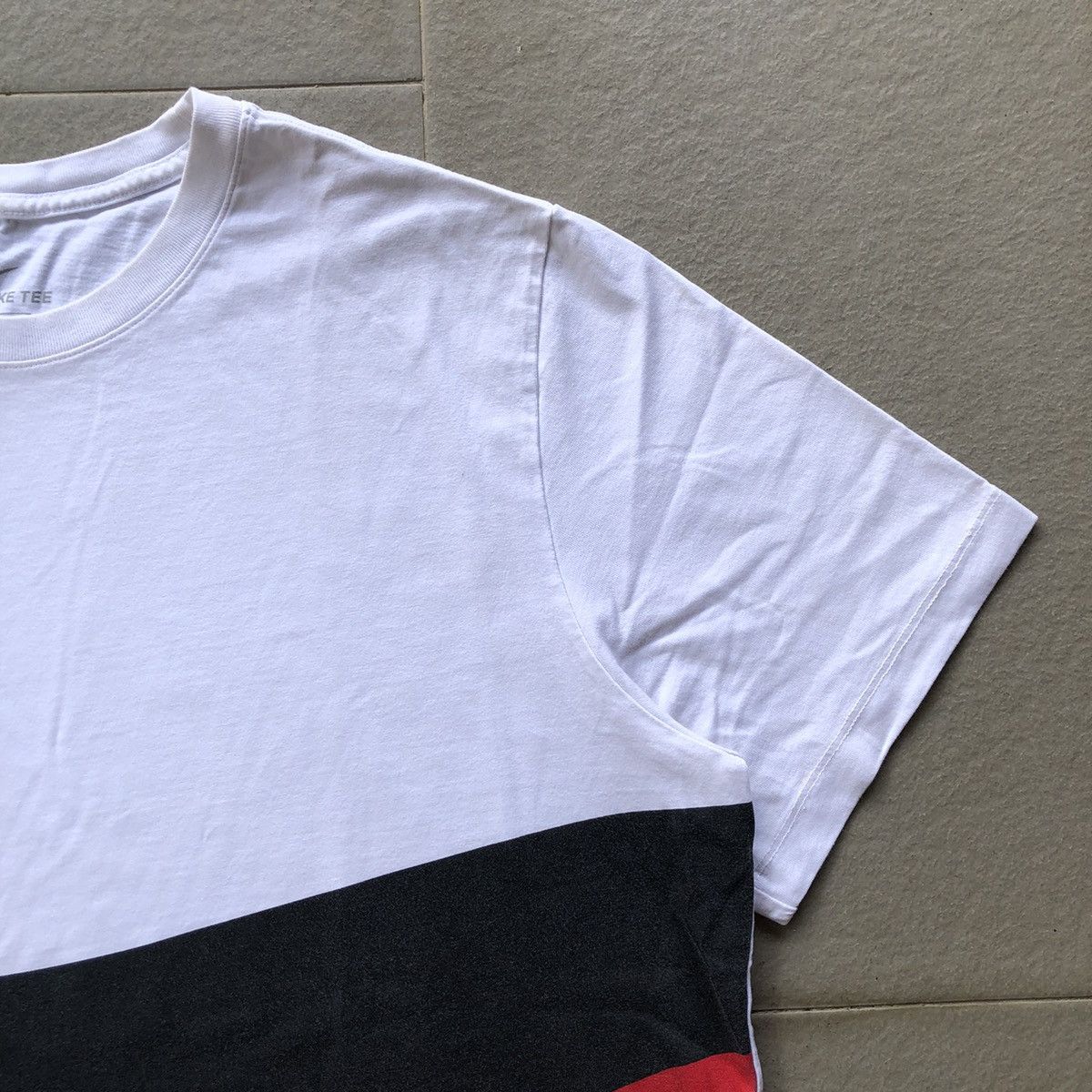 Nike Nike big swoosh tshirt Size US XL / EU 56 / 4 - 3 Thumbnail
