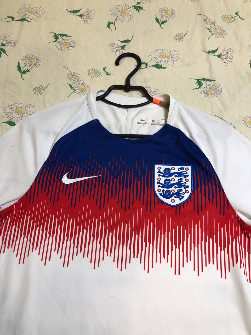 Nike ENGLAND NIKE 2018 WORLD CUP FOOTBALL SOCCER WARM Size US M / EU 48-50 / 2 - 4 Thumbnail