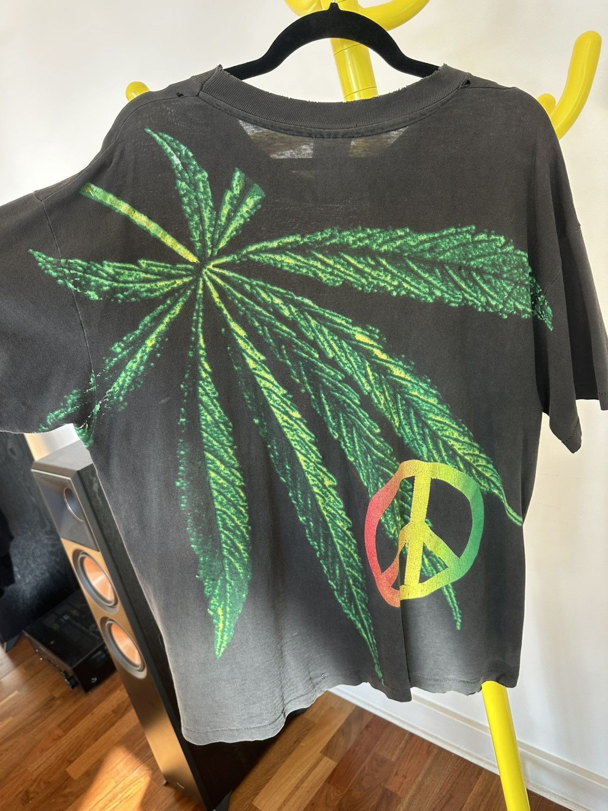 Bob Marley × Vintage *RARE* Vintage 1993 Distressed Faded Weed Leaf Peace Sign Size US L / EU 52-54 / 3 - 1 Thumbnail