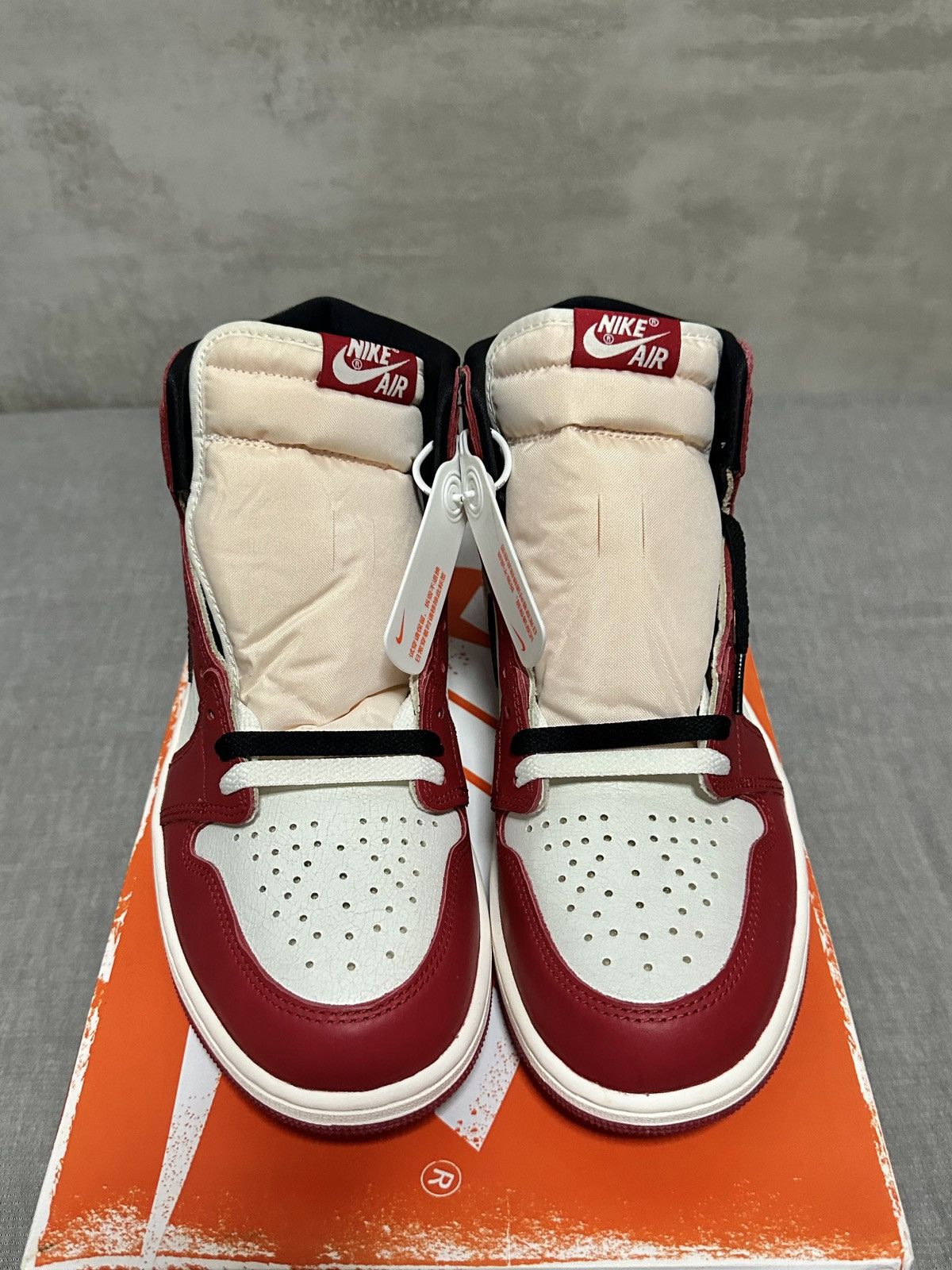 Jordan Brand × Nike Jordan 1 Retro High OG Chicago Lost and Found size 9.5 Size US 9.5 / EU 42-43 - 1 Thumbnail