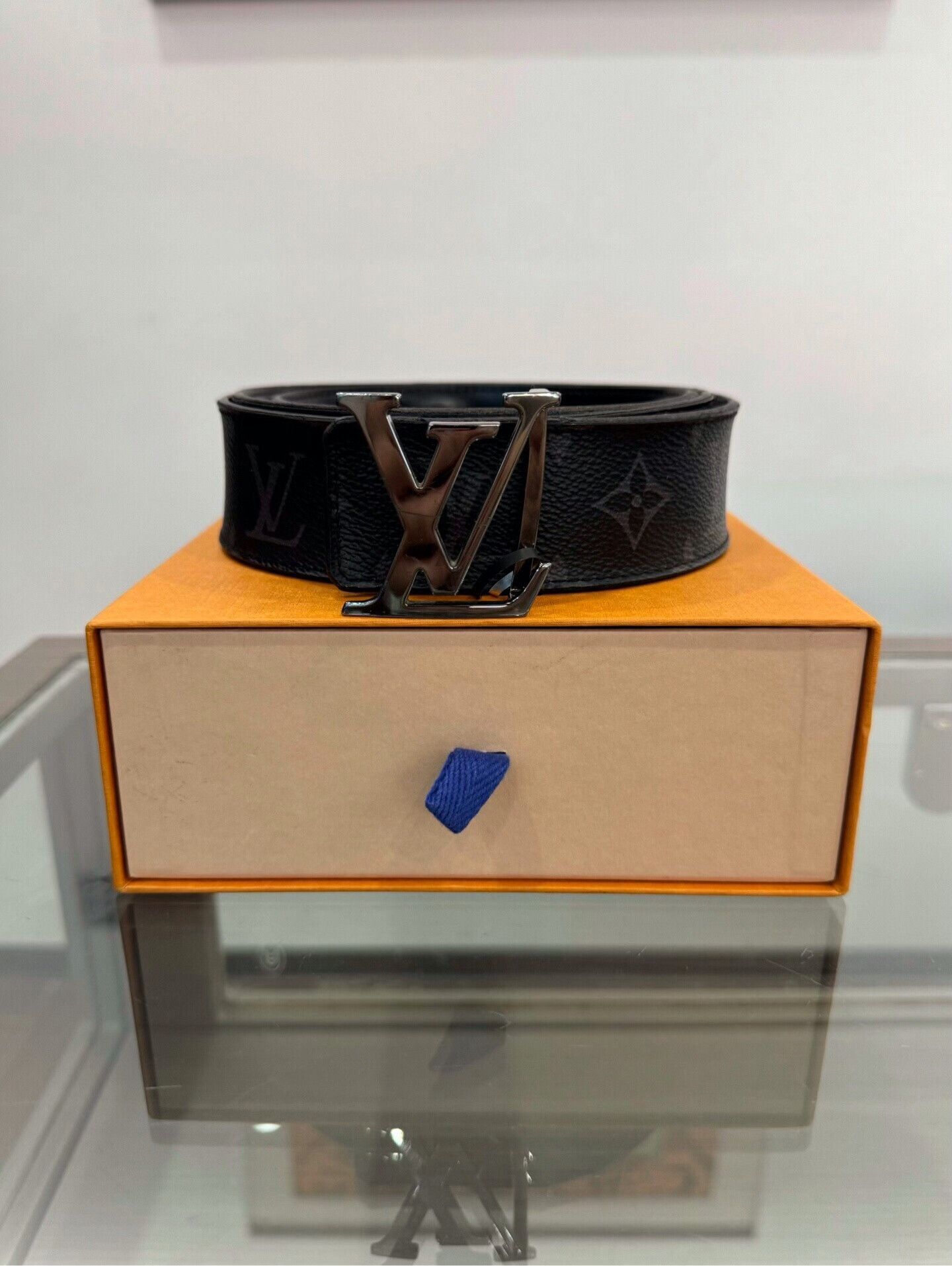 Louis Vuitton Louis Vuitton Initiales Black Gray Belt Size ONE SIZE - 1 Thumbnail