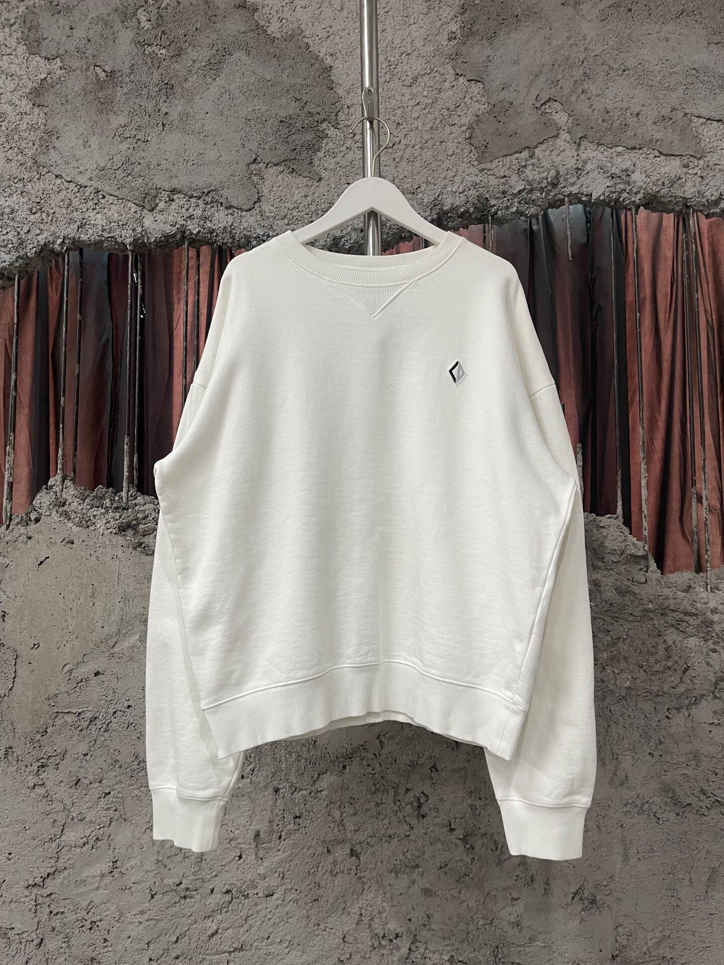 Dior dior white sweatshirt size medium brand new Size US M / EU 48-50 / 2 - 1 Thumbnail