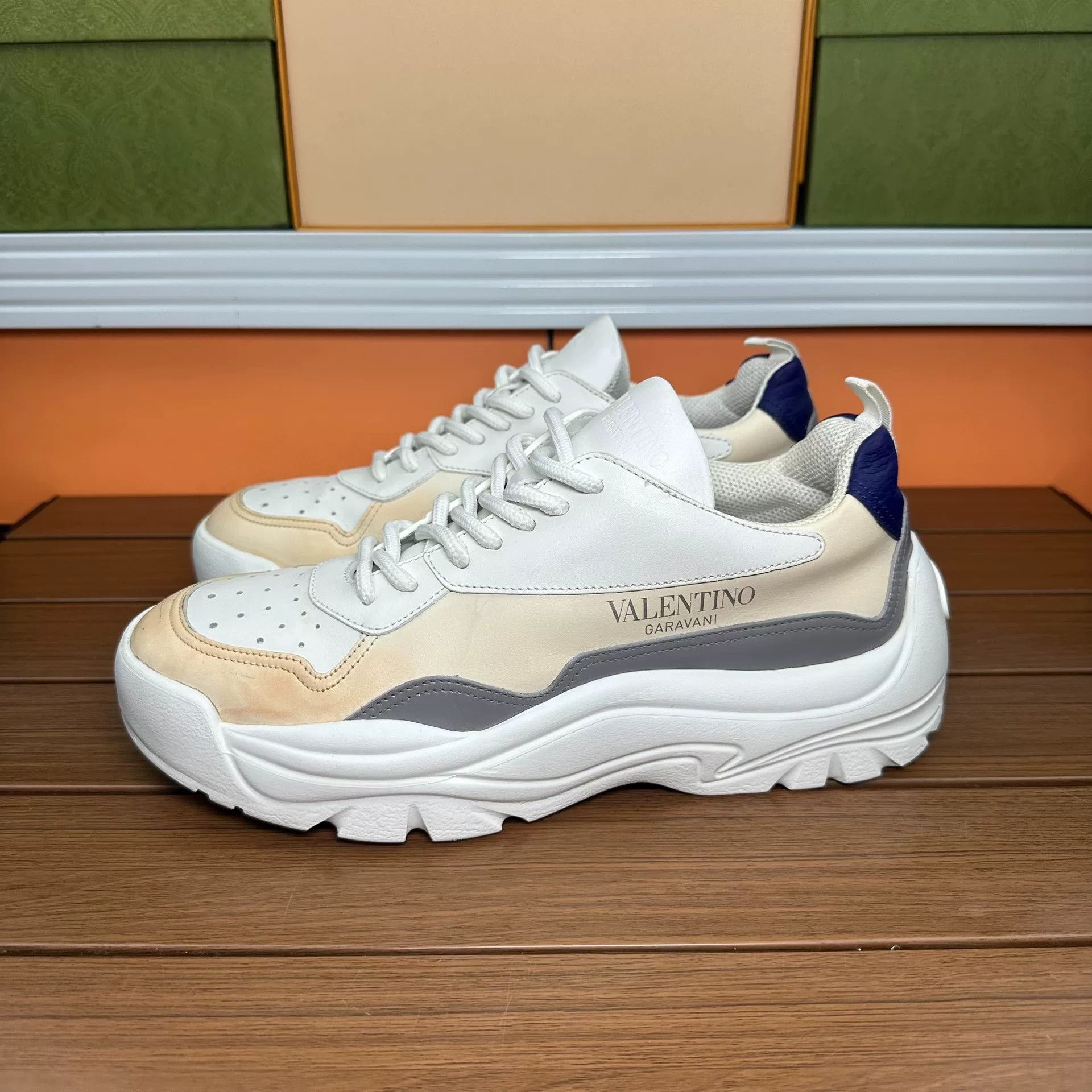 Valentino Valentino Casual Lowtop Sneakers 7 Men Size US 7 / EU 40 - 1 Thumbnail