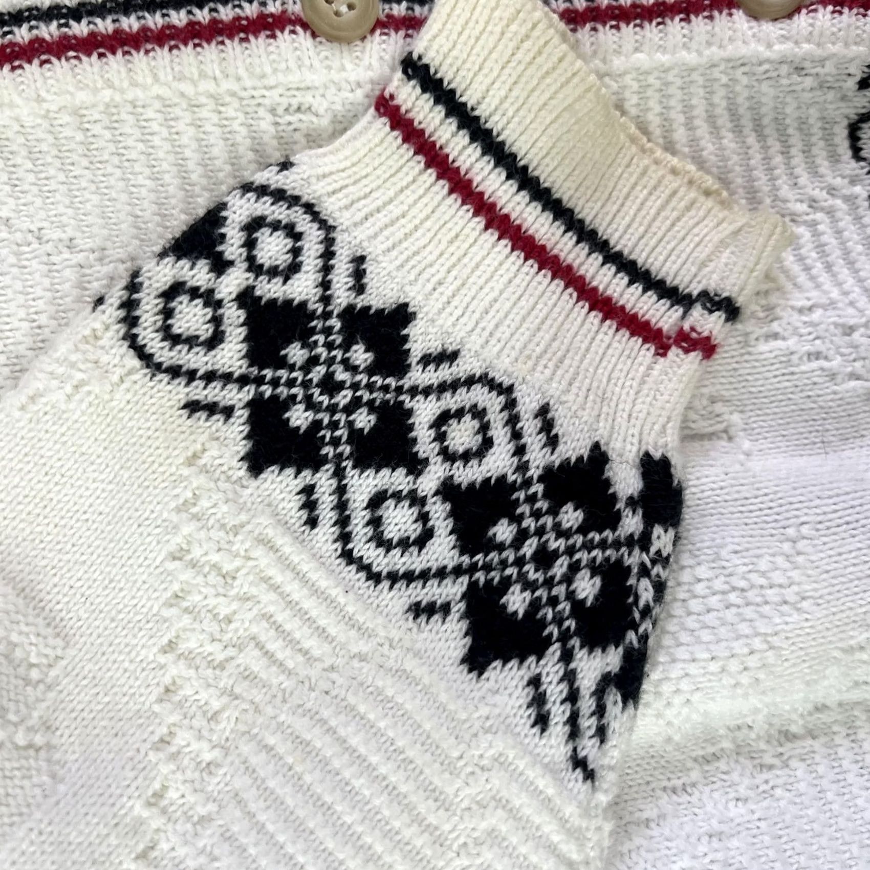 Vintage Isle of Cotton Womens Cardigan Sweater V-Neck White Fair Isle Knit Golf Crest Pocket Buttons Embroidered Vintage USA Medium Size M / US 6-8 / IT 42-44 - 5 Thumbnail