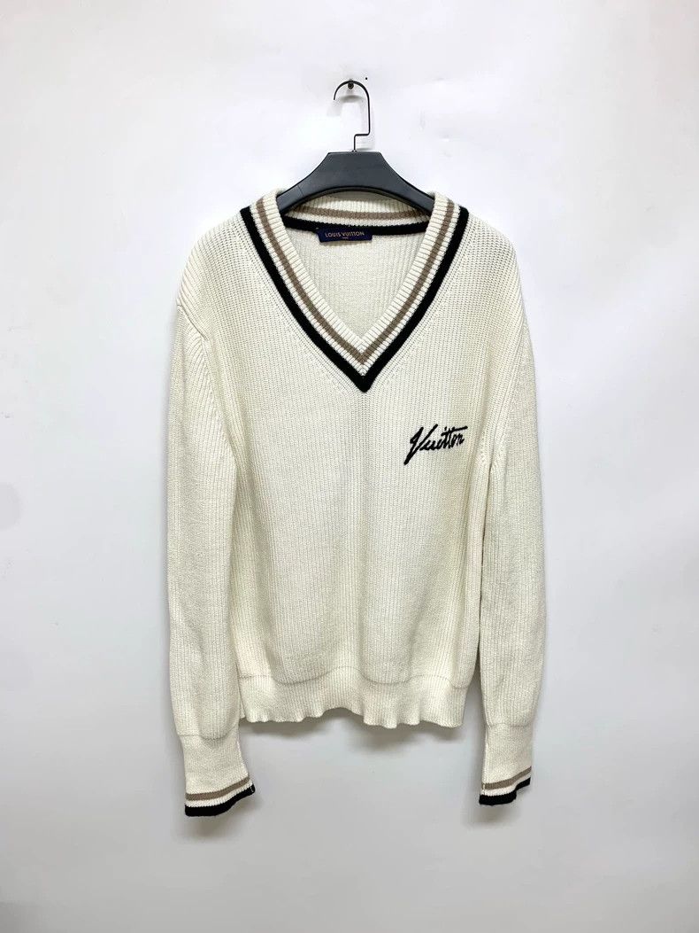 Louis Vuitton Louis Vuitton Creamy white V-neck sweater Size US S / EU 44-46 / 1 - 1 Thumbnail