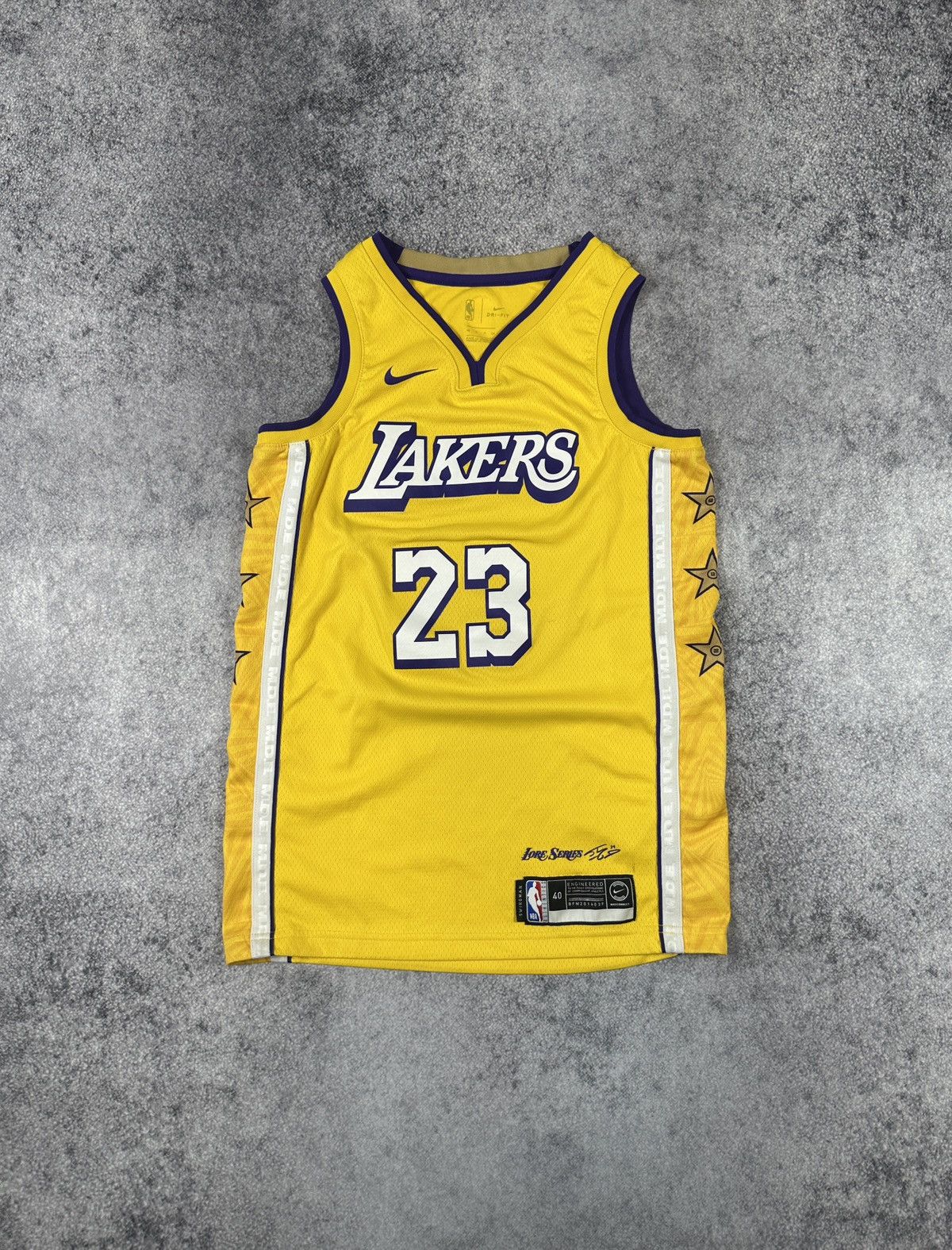 NBA Nike 23 James Lakers Logo Jersey Streetwear Rare USA NBA S Size US S / EU 44-46 / 1 - 1 Thumbnail