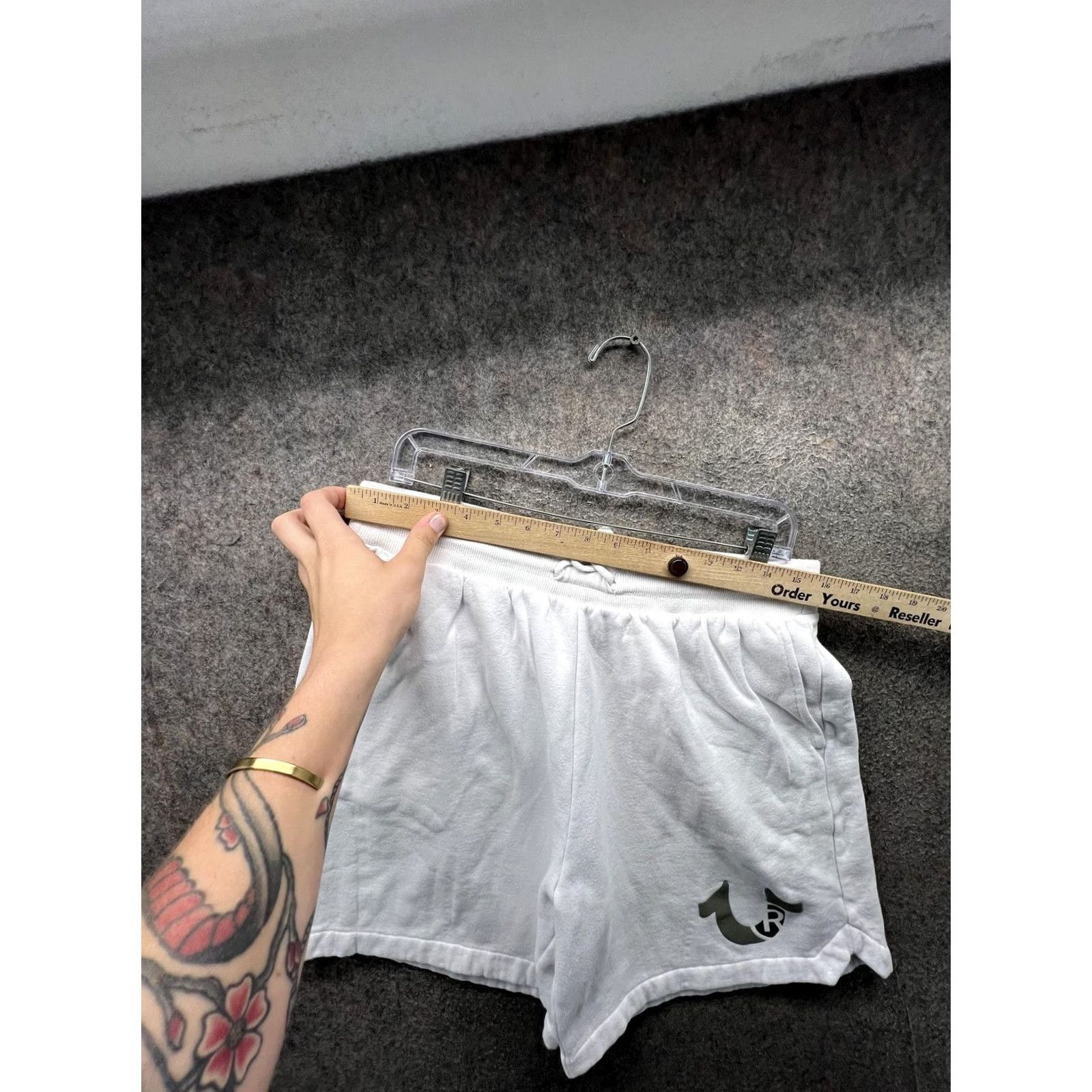 True Religion VINTAGE? No. True Religion Shorts Mens M White Fleece Sweat Elastic Waist Casual 7 Inseam Pockets Logo Horseshoe TR Mens Size US 31 - 6 Thumbnail