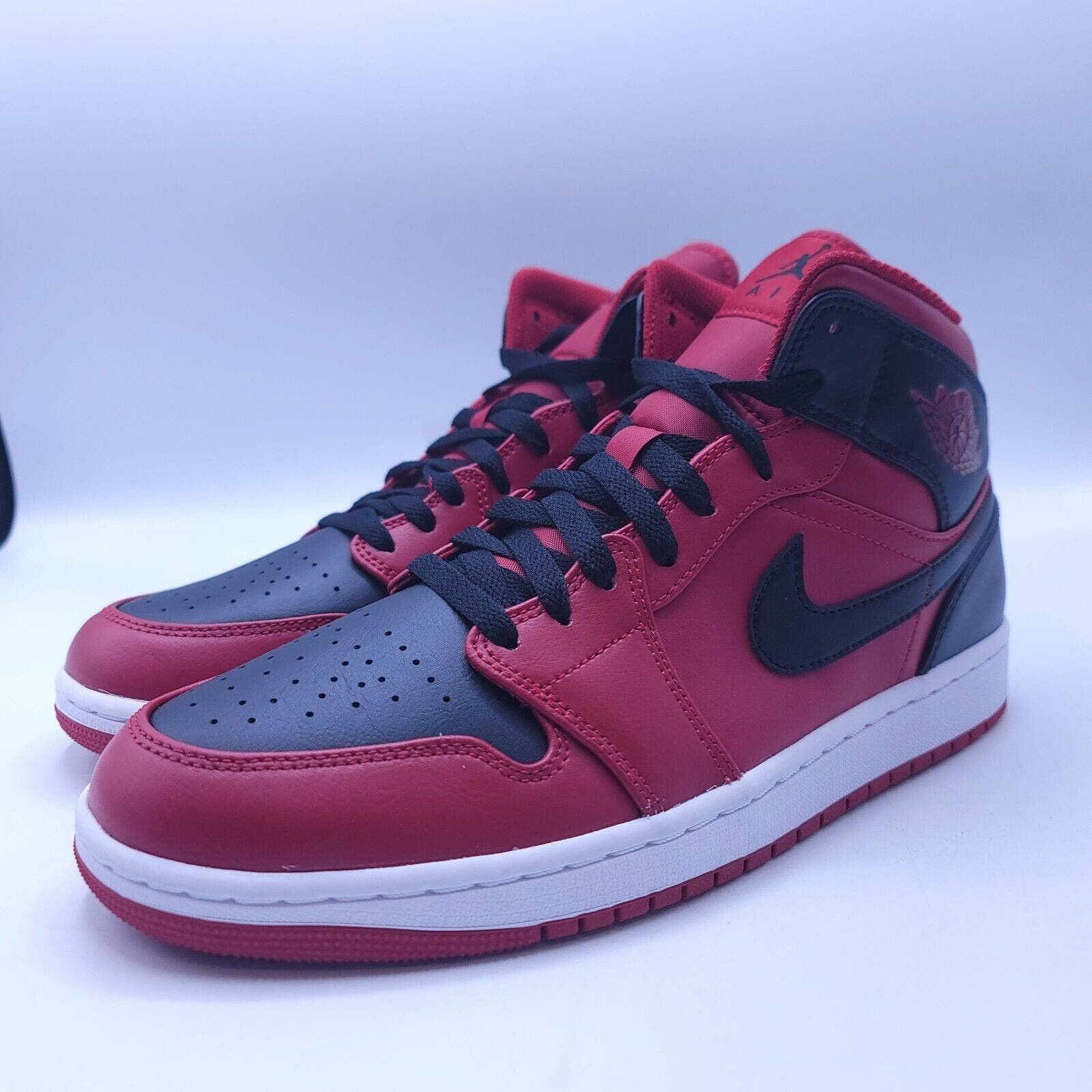 image of Nike Air Jordan 1 Mid Athletic Shoe Mens Size 10 554724-660 in Red