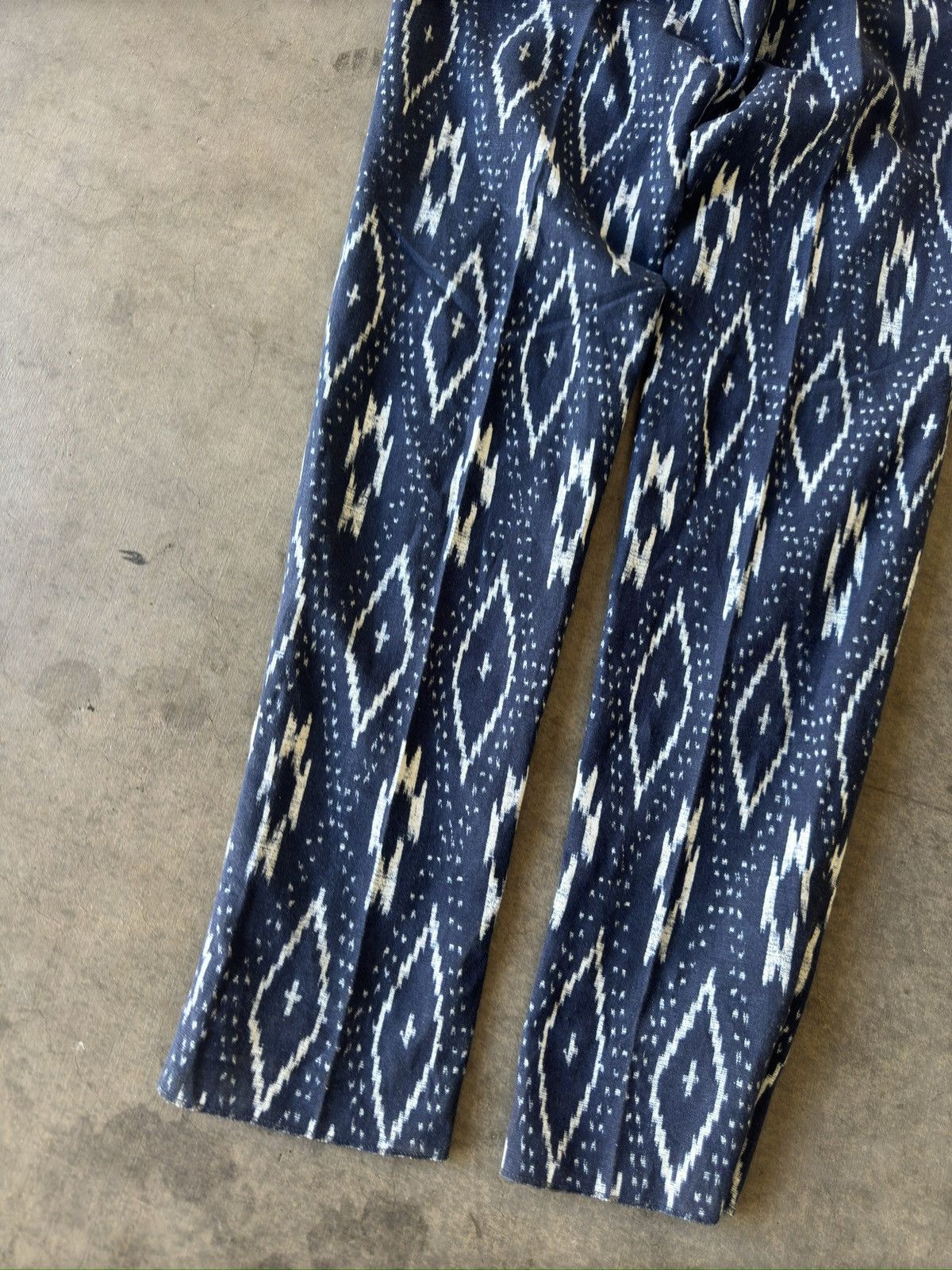 Burberry SS 2012 Burberry NWT Indigo White Ikat Tri Blend Pants Size US 36 / EU 52 - 11 Thumbnail