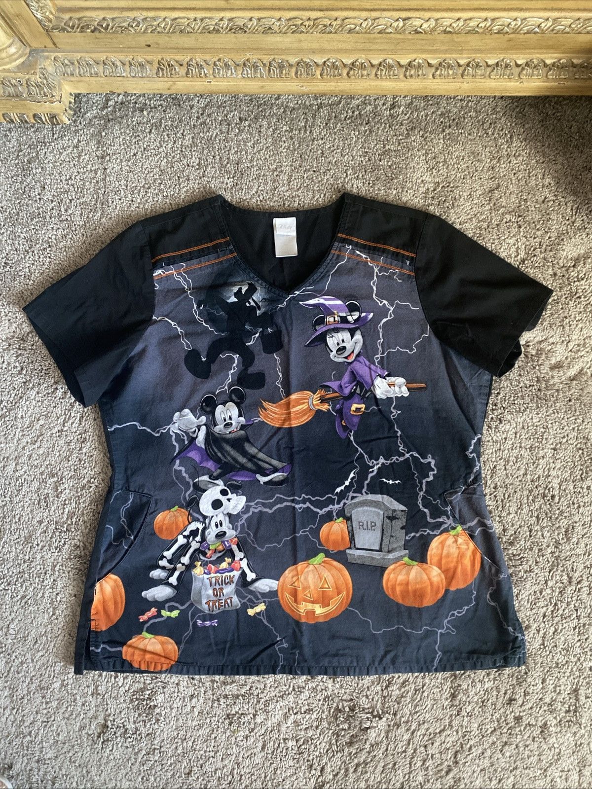 Disney Disney Mickey mouse & Friends Halloween Themed Scrub top Size XL / US 12-14 / IT 48-50 - 1 Thumbnail