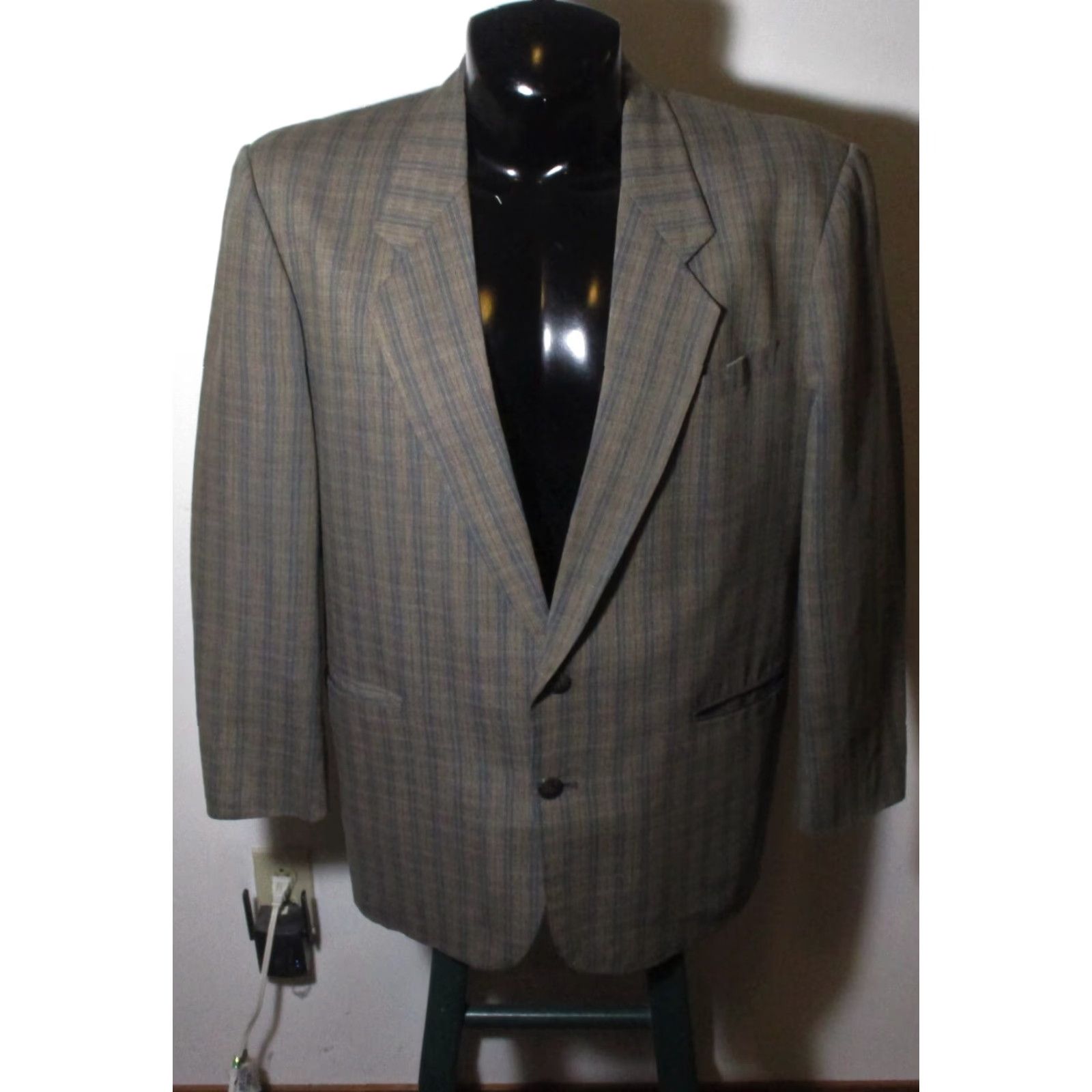 Vintage VINTAGE Marciano Taupe Linen Blend Blazer Suit Jacket Men 42R Taupe Linen Blend Blazer Jacket Mens Size 42R 2 Button Front Wool Blend Casual Business Size 42R - 2 Thumbnail