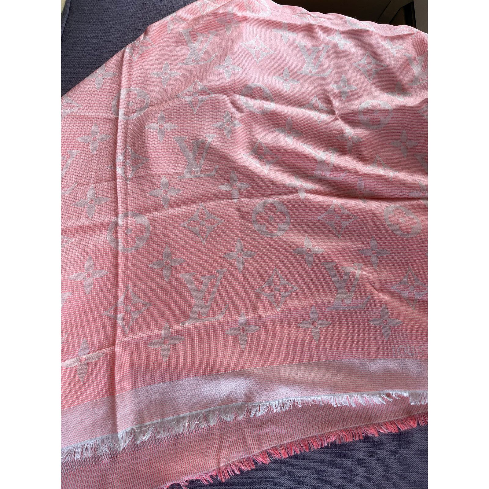 Louis Vuitton Louis Vuitton Chale Beyond Mongram Scarf, NWT Size ONE SIZE - 6 Thumbnail