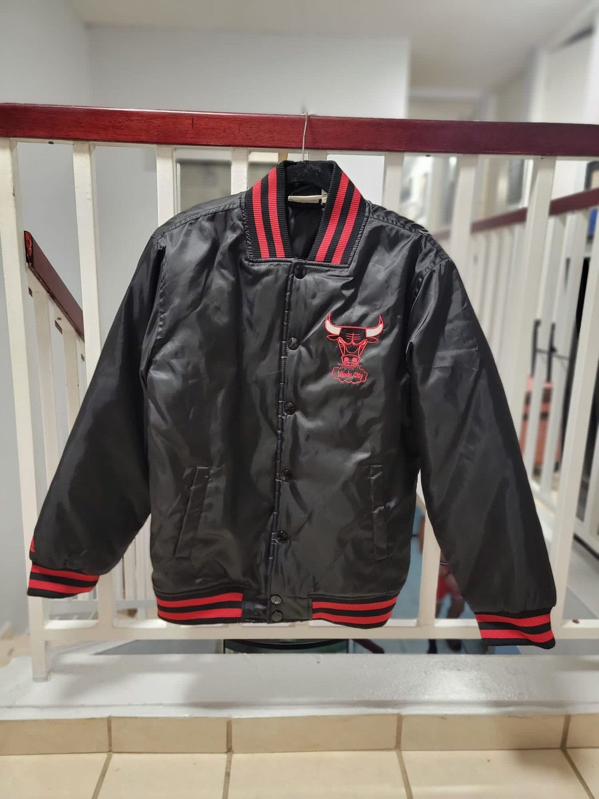 Image of Nba Vintage Bulls Bomber Jacket in Black/Red, Men's (Size Small)