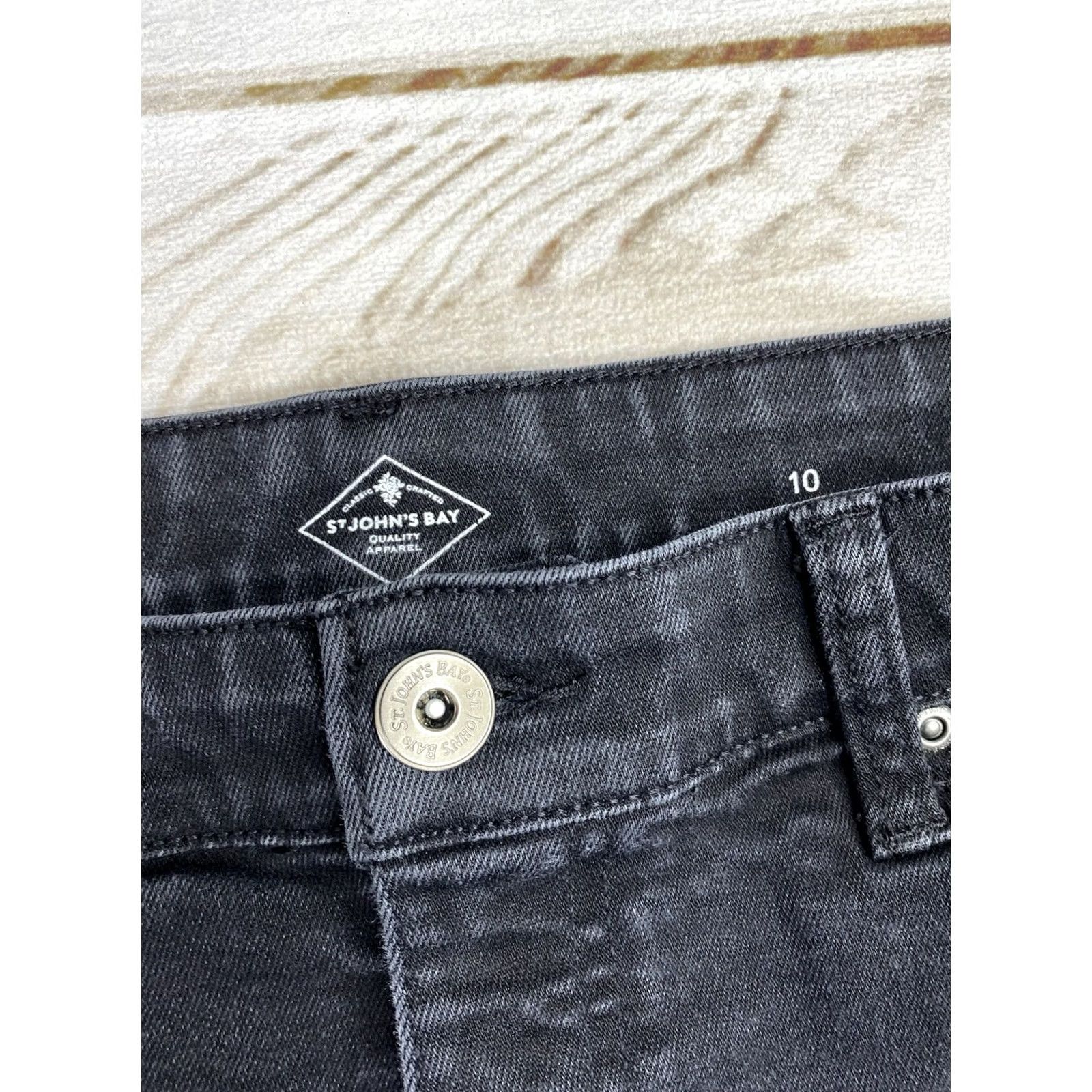 Vintage St. John's Bay Jeans Womens 10 Straight Black Mid Rise Stretch 5-Pocket Denim Cotton Blend 28.5 In Inseam Casual Everyday Womens Size 32" / US 10 / IT 46 - 3 Thumbnail