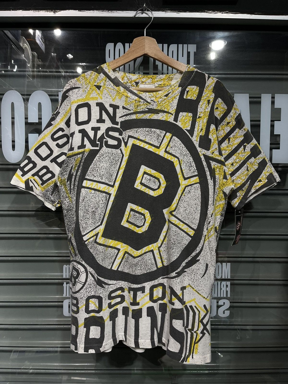 NHL Vintage 90’s AOP Magic Johnson NHL Boston bruins Size US M / EU 48-50 / 2 - 1 Thumbnail