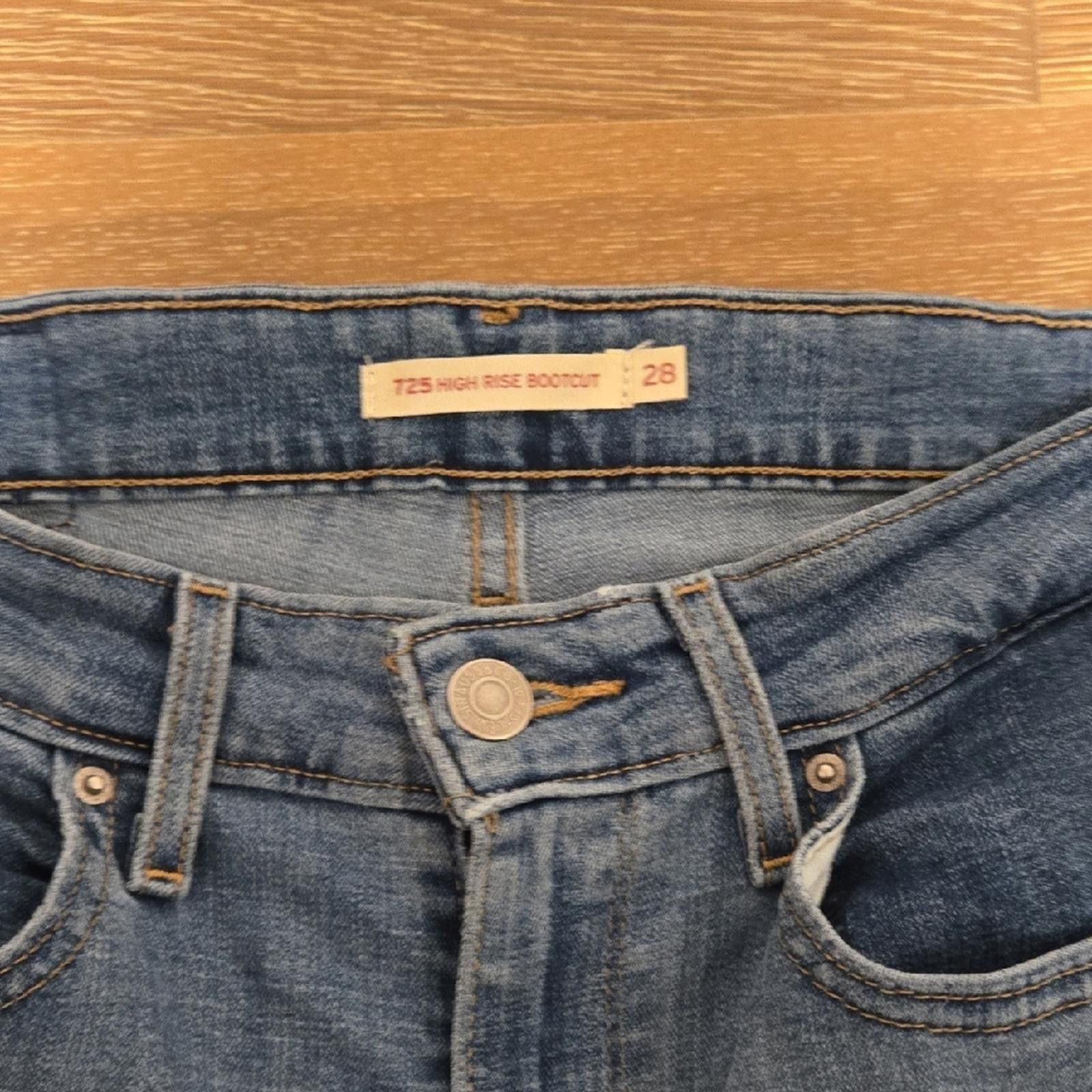 Levi's Levi's 725 High Rise Bootcut Size 28 Size 28" / US 6 / IT 42 - 2 Thumbnail