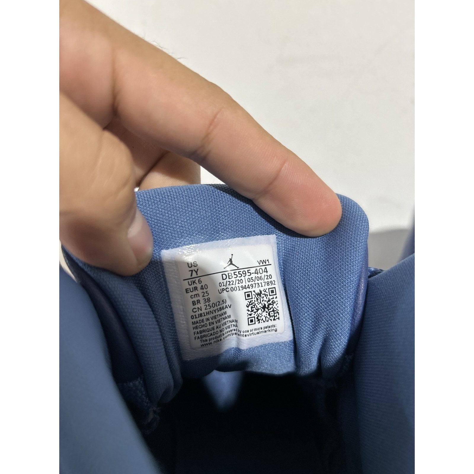 Jordan Brand JORDAN 12 INDIGOO SIZE 7 PREOWNED Size US 7 / EU 40 - 6 Thumbnail