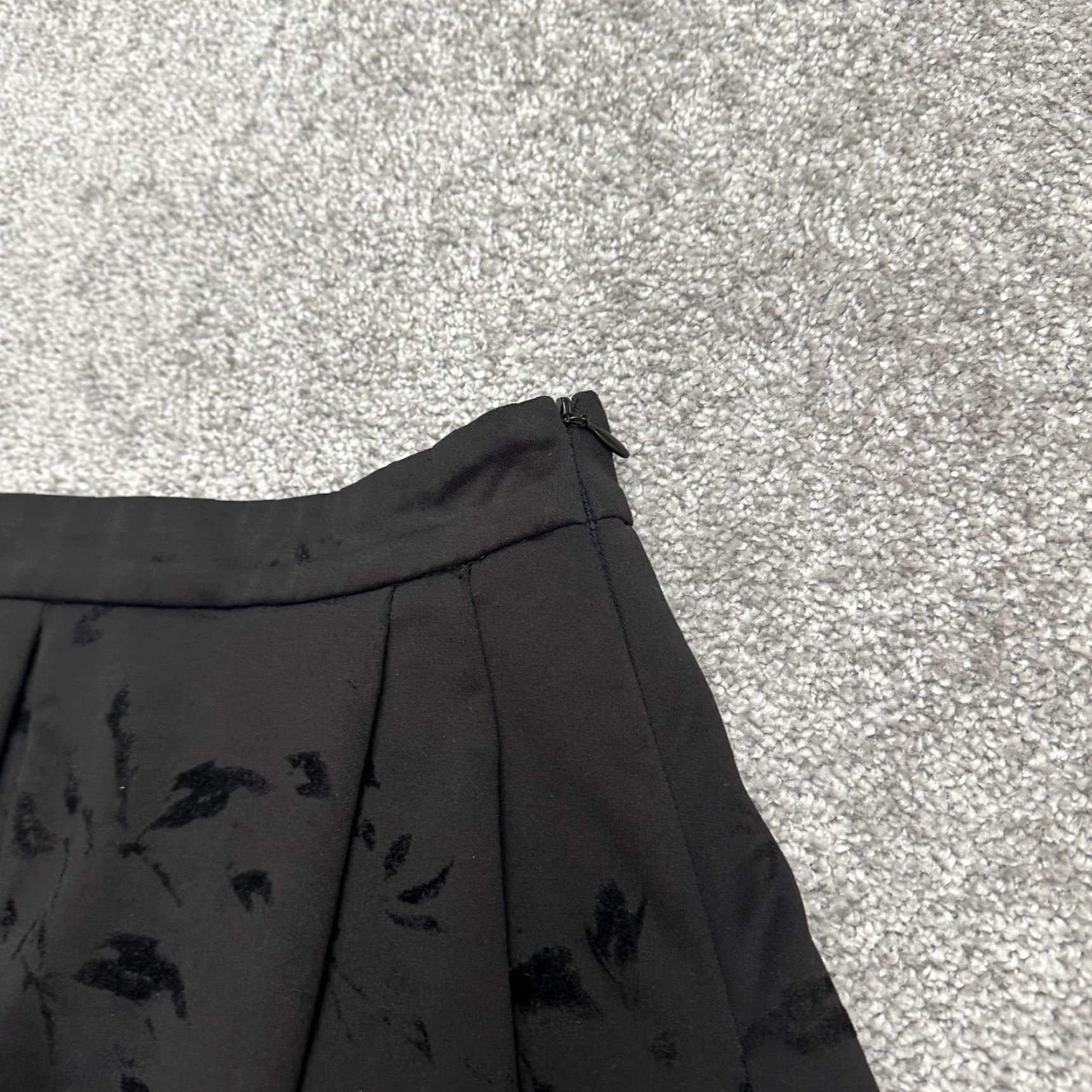 AQUA Aqua By Bloomingdale's Skirt Womens Small Black Pleated A-Line Side Zip Classic Size 28" / US 6 / IT 42 - 4 Thumbnail