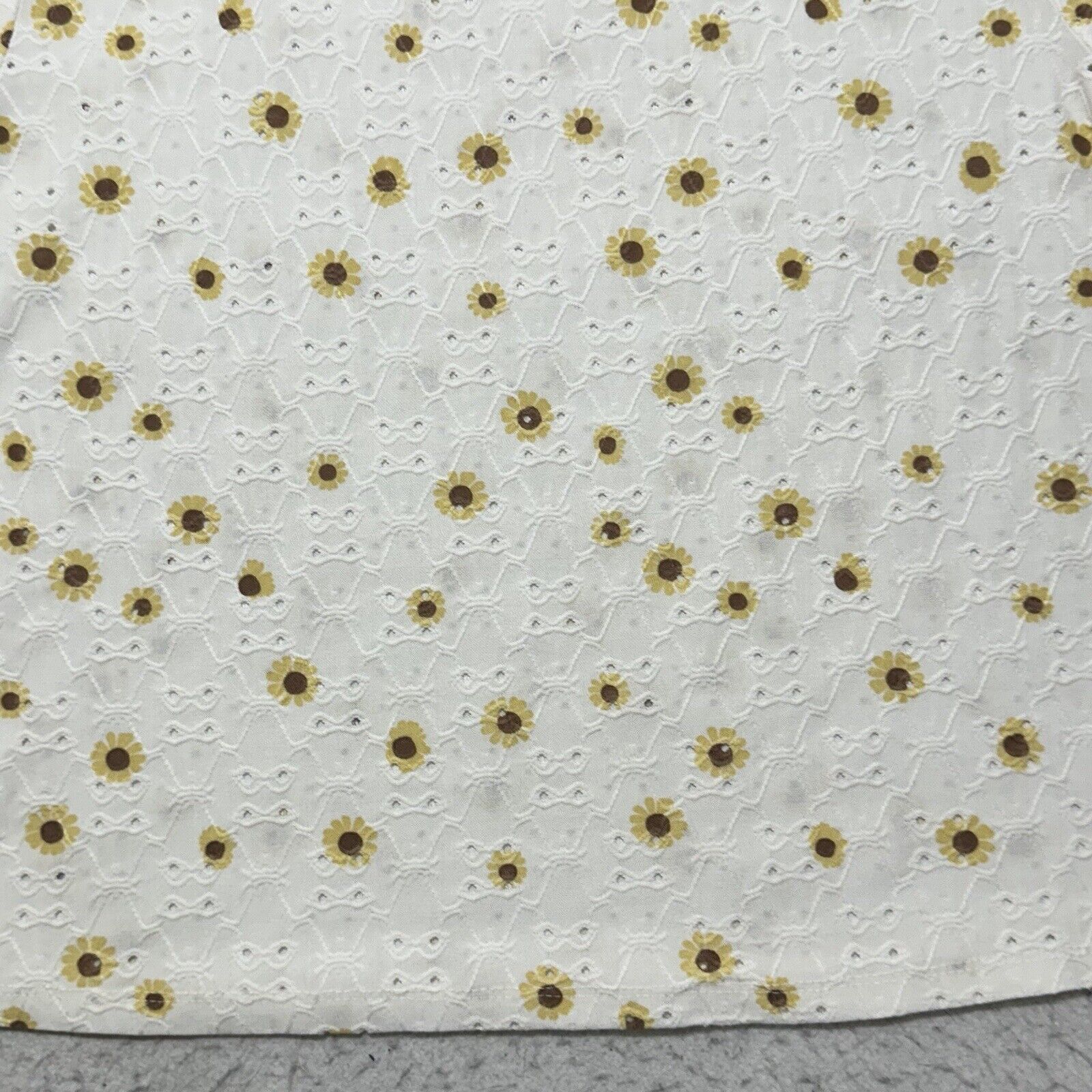Other Wallflower Large White Sunflower Eyelet T Shirt Top Size L / US 10 / IT 46 - 7 Thumbnail