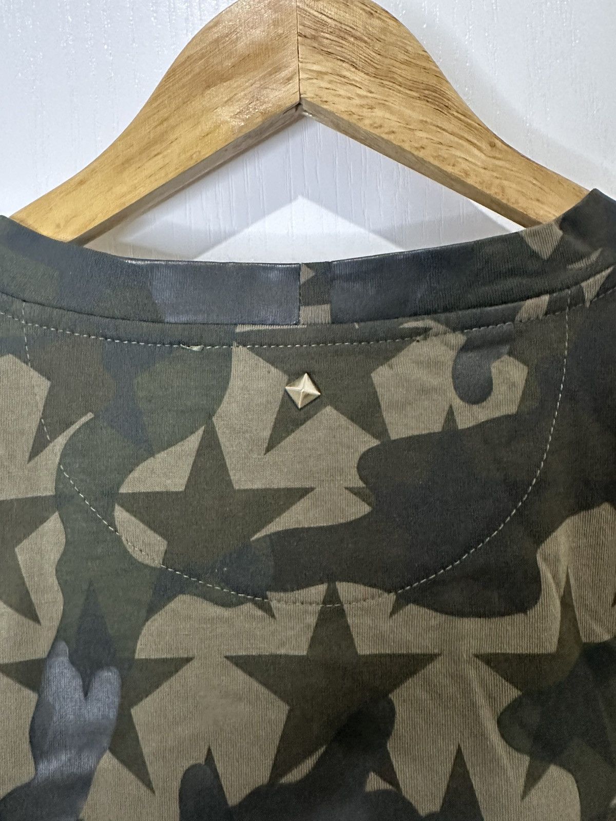 Valentino Valentino Camouflage Star Print T-Shirt Size US L / EU 52-54 / 3 - 4 Thumbnail