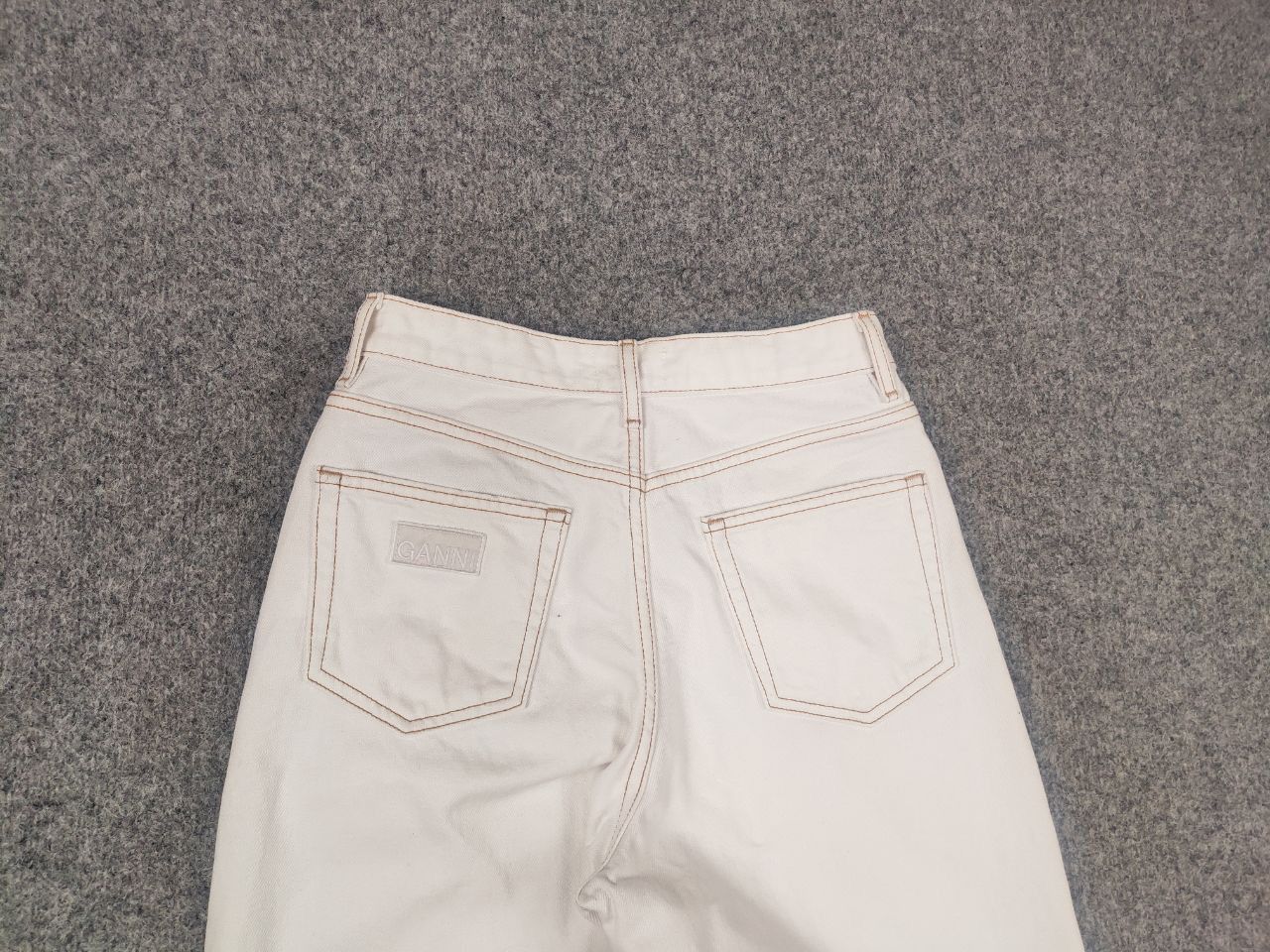 Ganni Ganni Design stary White Denim Barrel leg jeans Size 26" / US 2 / IT 38 - 14 Thumbnail
