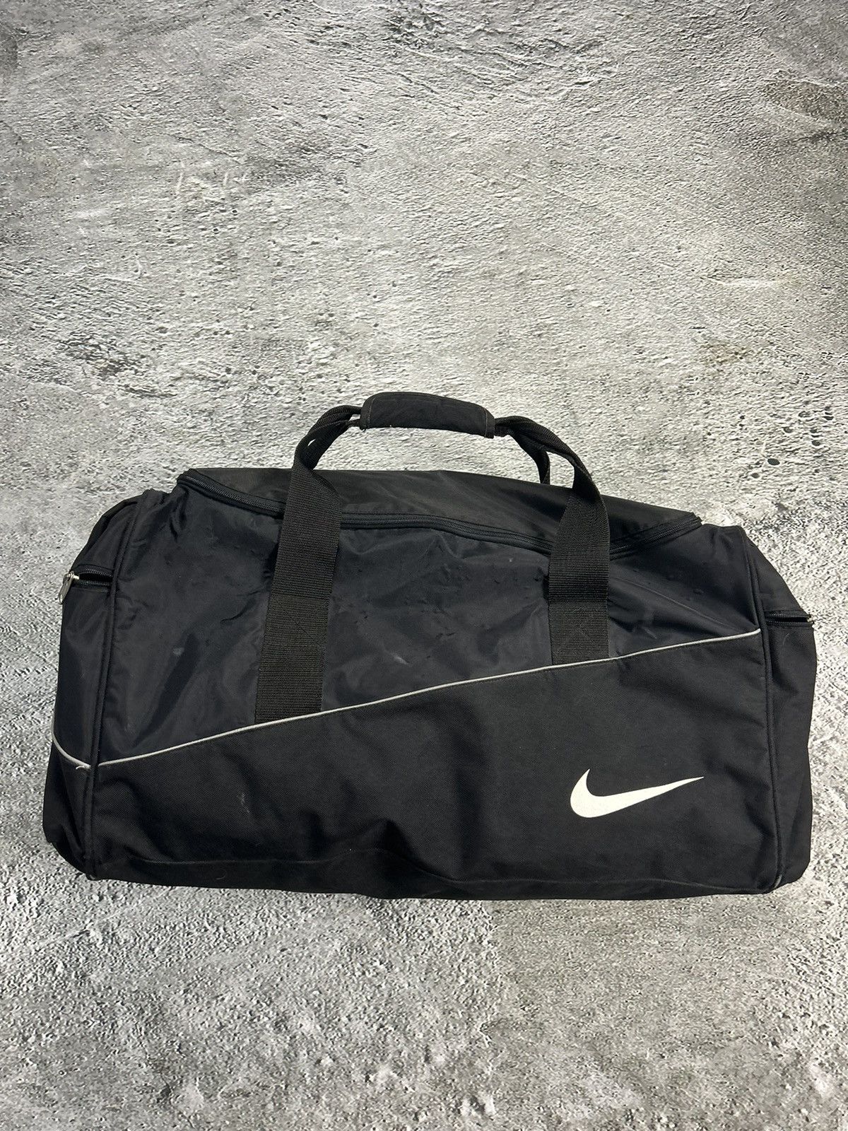 Nike black swoosh logo duffle bag hotsell